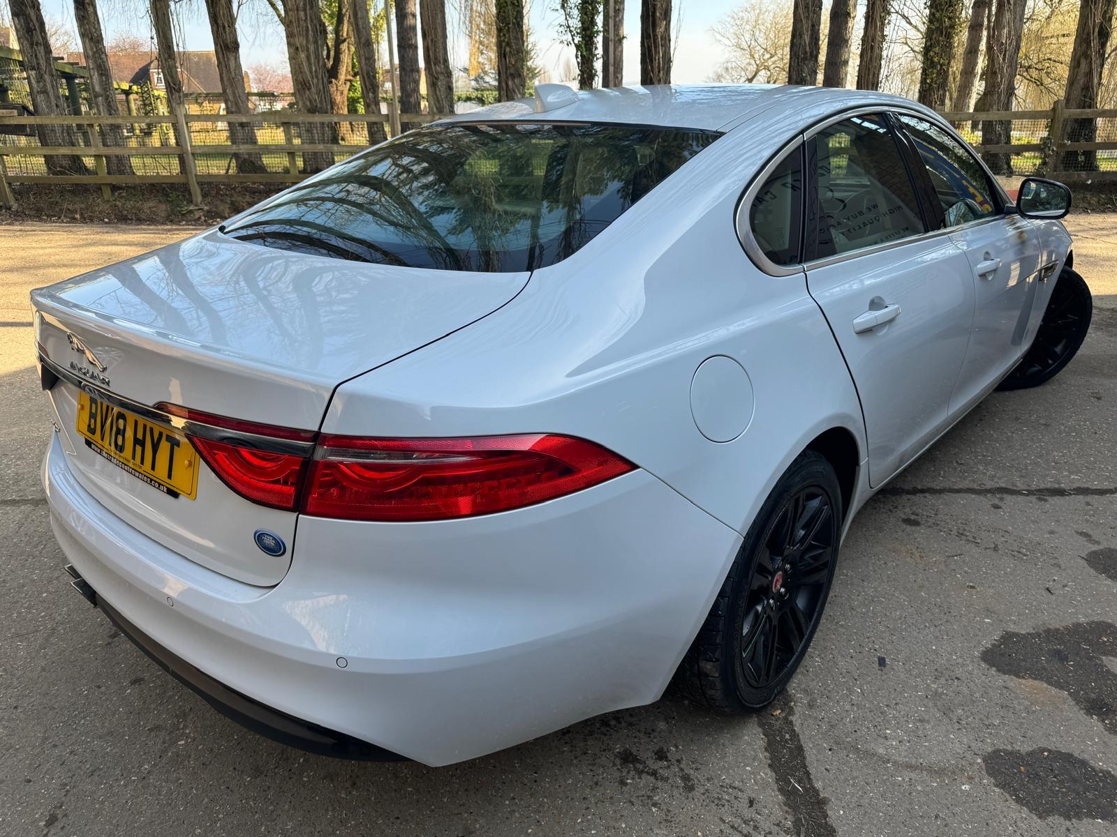 Jaguar XF 2.0d Prestige Saloon 4dr Diesel Manual Euro 6 (s/s) (180 ps)