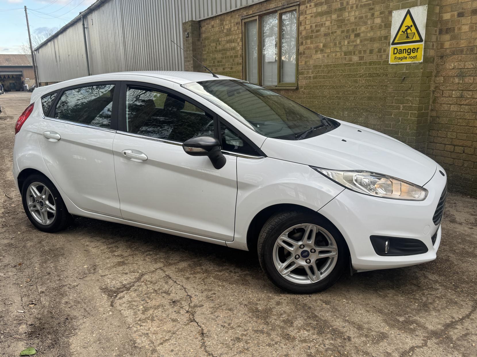 Ford Fiesta 1.25 Zetec Hatchback 5dr Petrol Manual Euro 5 (82 ps)