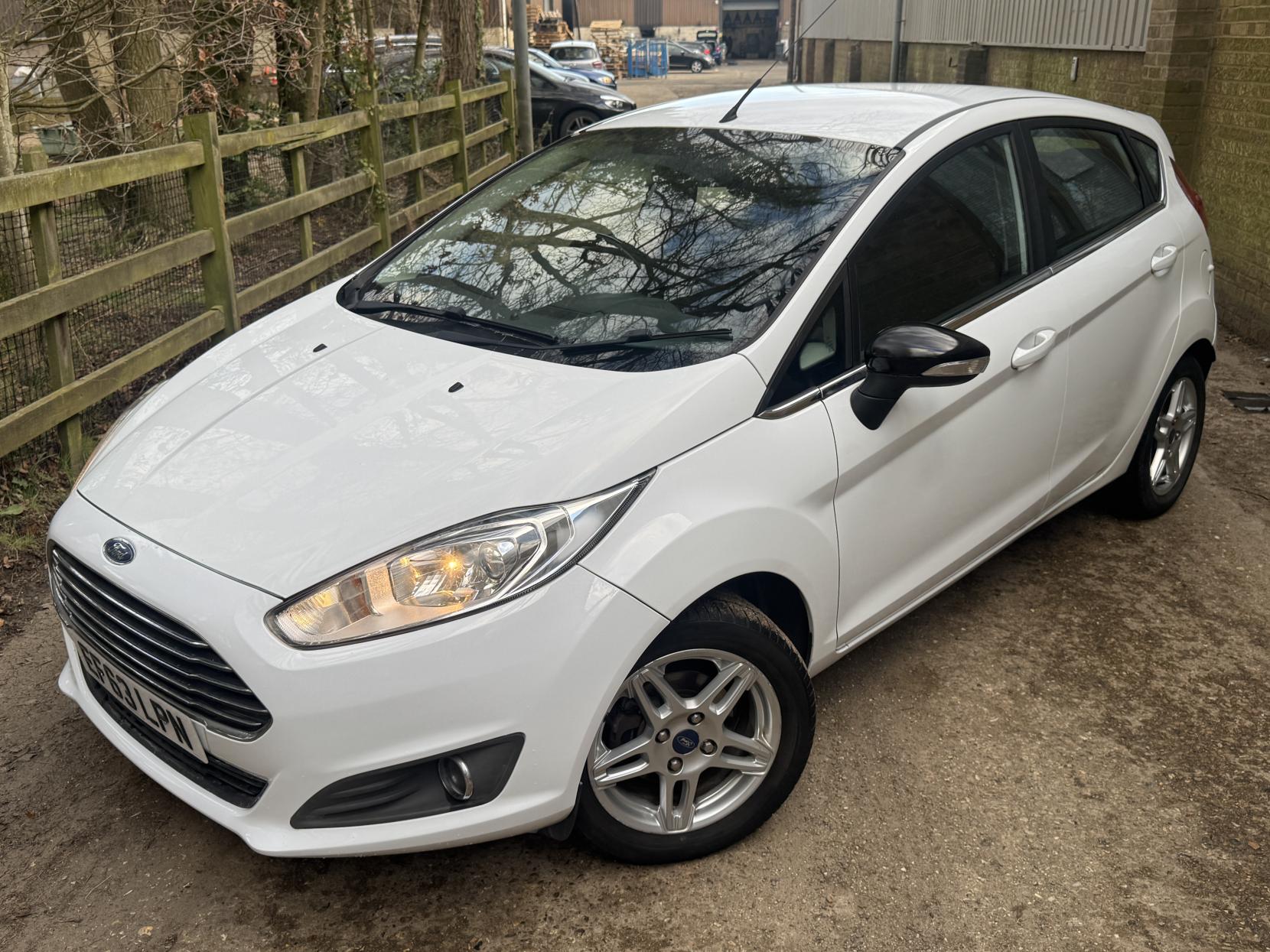 Ford Fiesta 1.25 Zetec Hatchback 5dr Petrol Manual Euro 5 (82 ps)