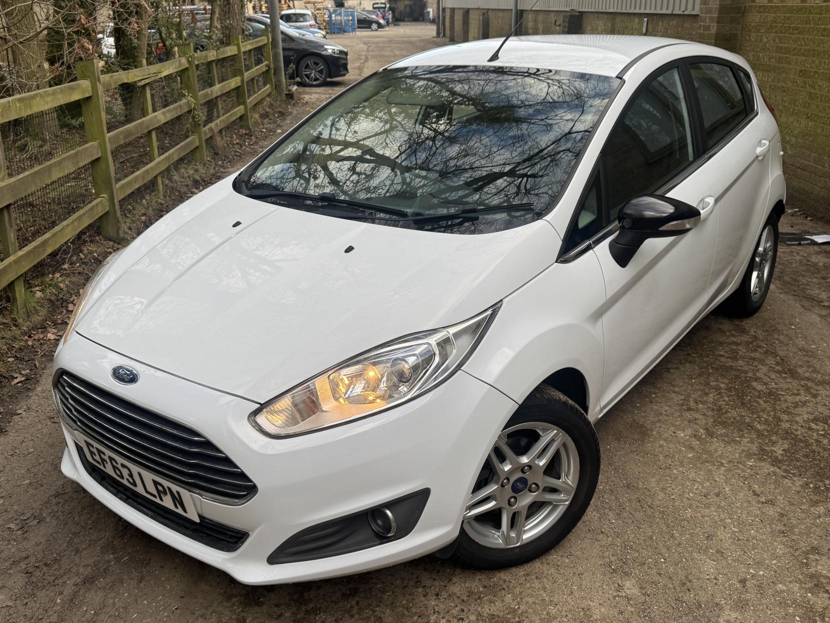 Ford Fiesta 1.25 Zetec Hatchback 5dr Petrol Manual Euro 5 (82 ps)