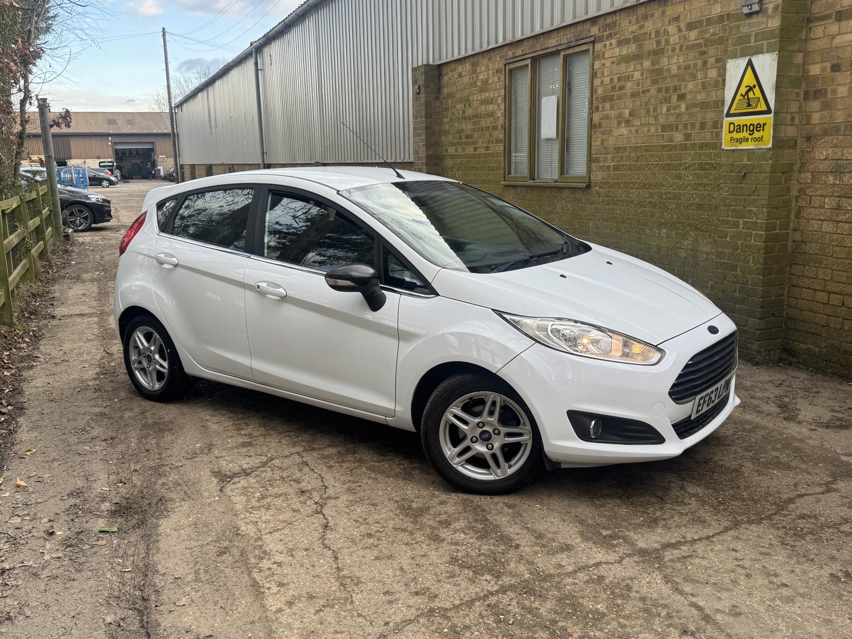 Ford Fiesta 1.25 Zetec Hatchback 5dr Petrol Manual Euro 5 (82 ps)