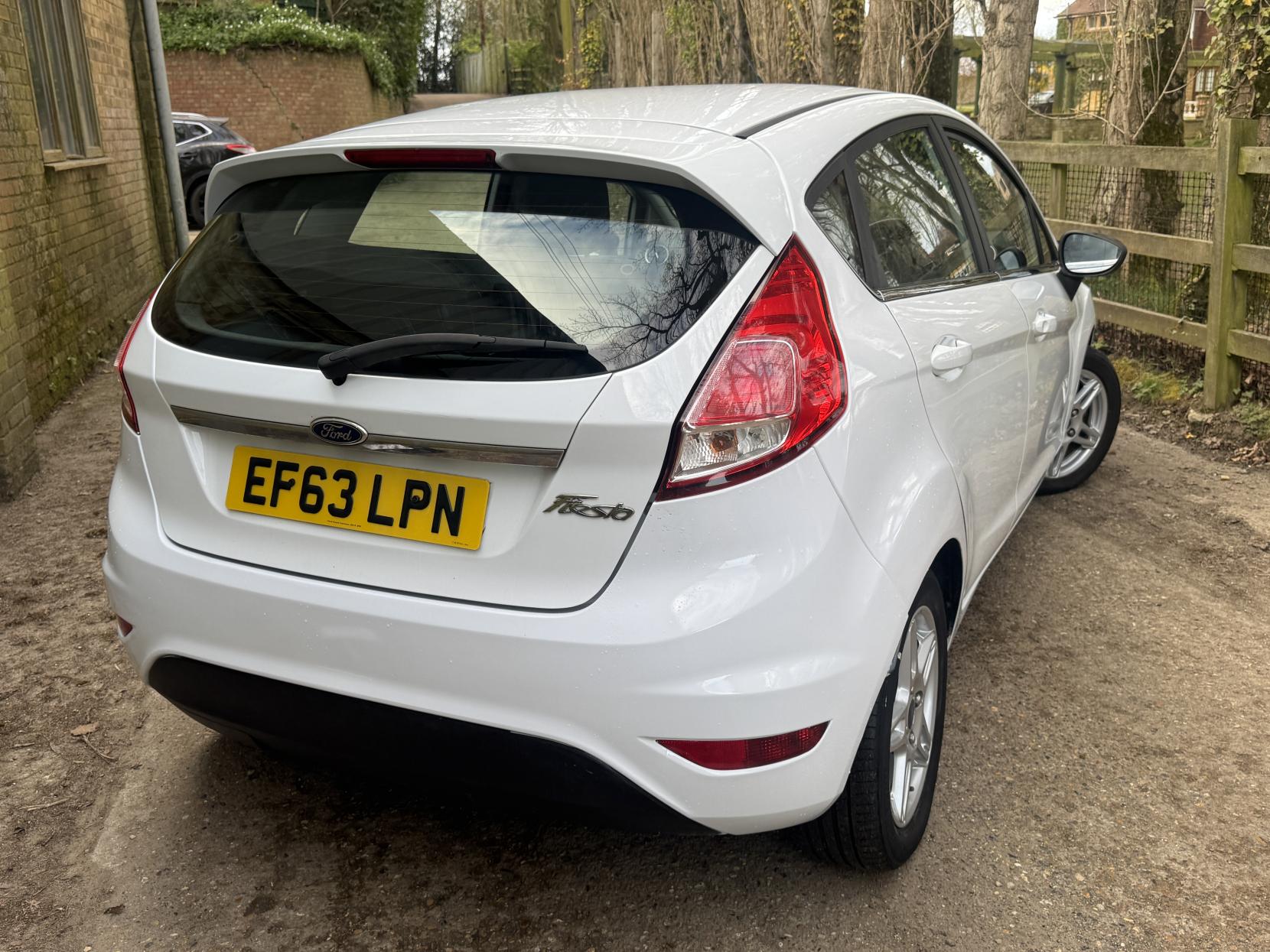 Ford Fiesta 1.25 Zetec Hatchback 5dr Petrol Manual Euro 5 (82 ps)