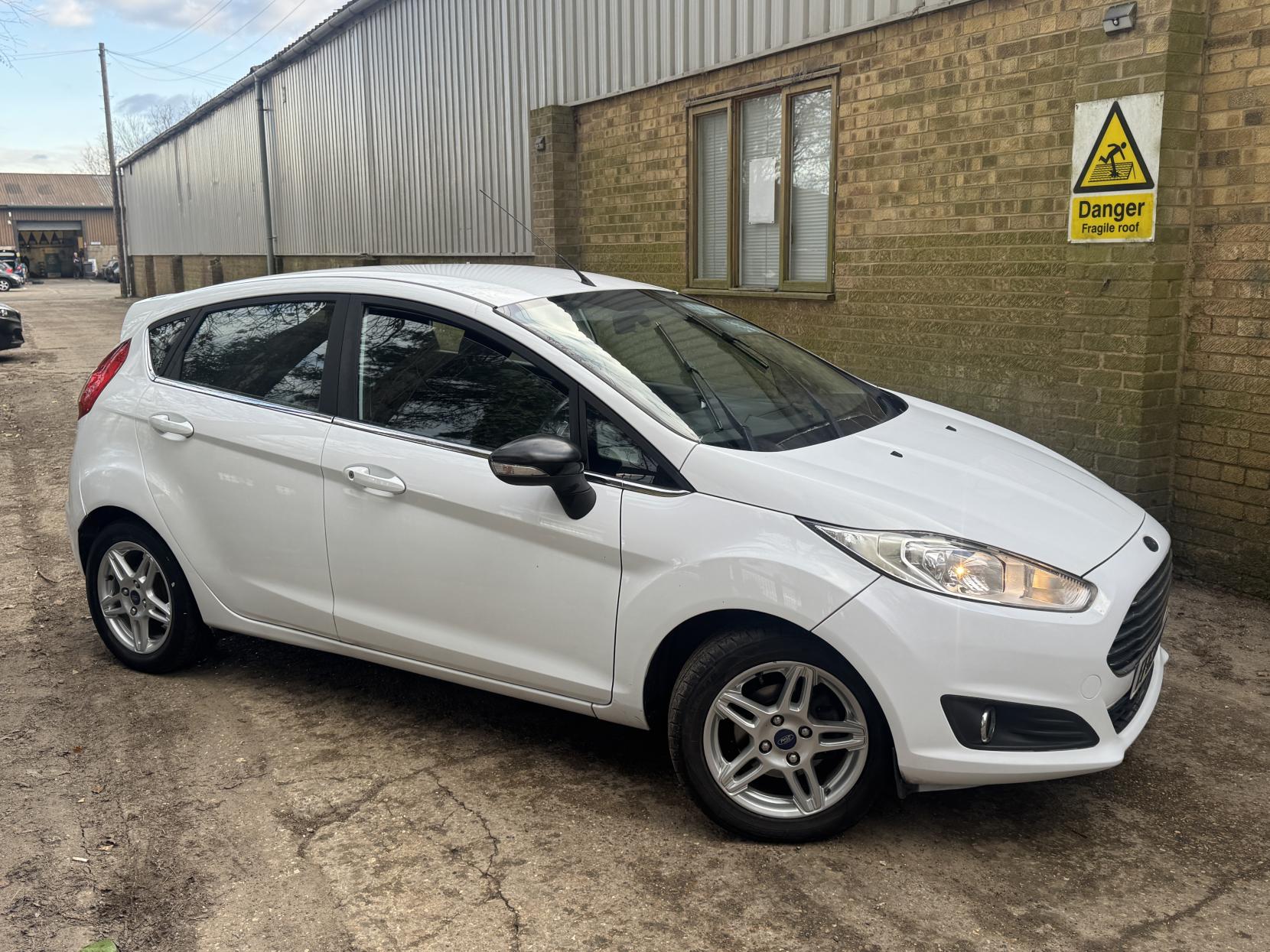 Ford Fiesta 1.25 Zetec Hatchback 5dr Petrol Manual Euro 5 (82 ps)