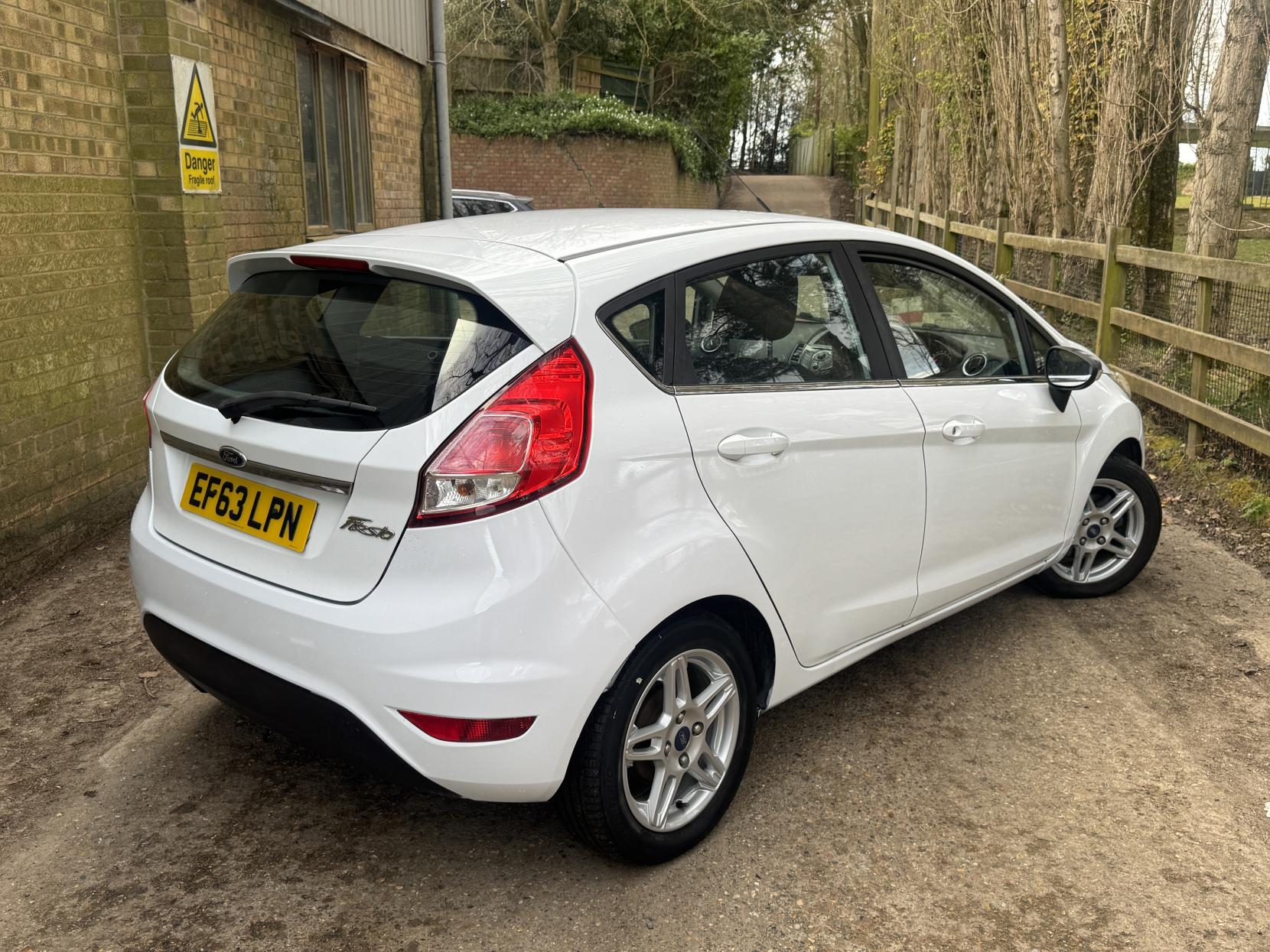 Ford Fiesta 1.25 Zetec Hatchback 5dr Petrol Manual Euro 5 (82 ps)