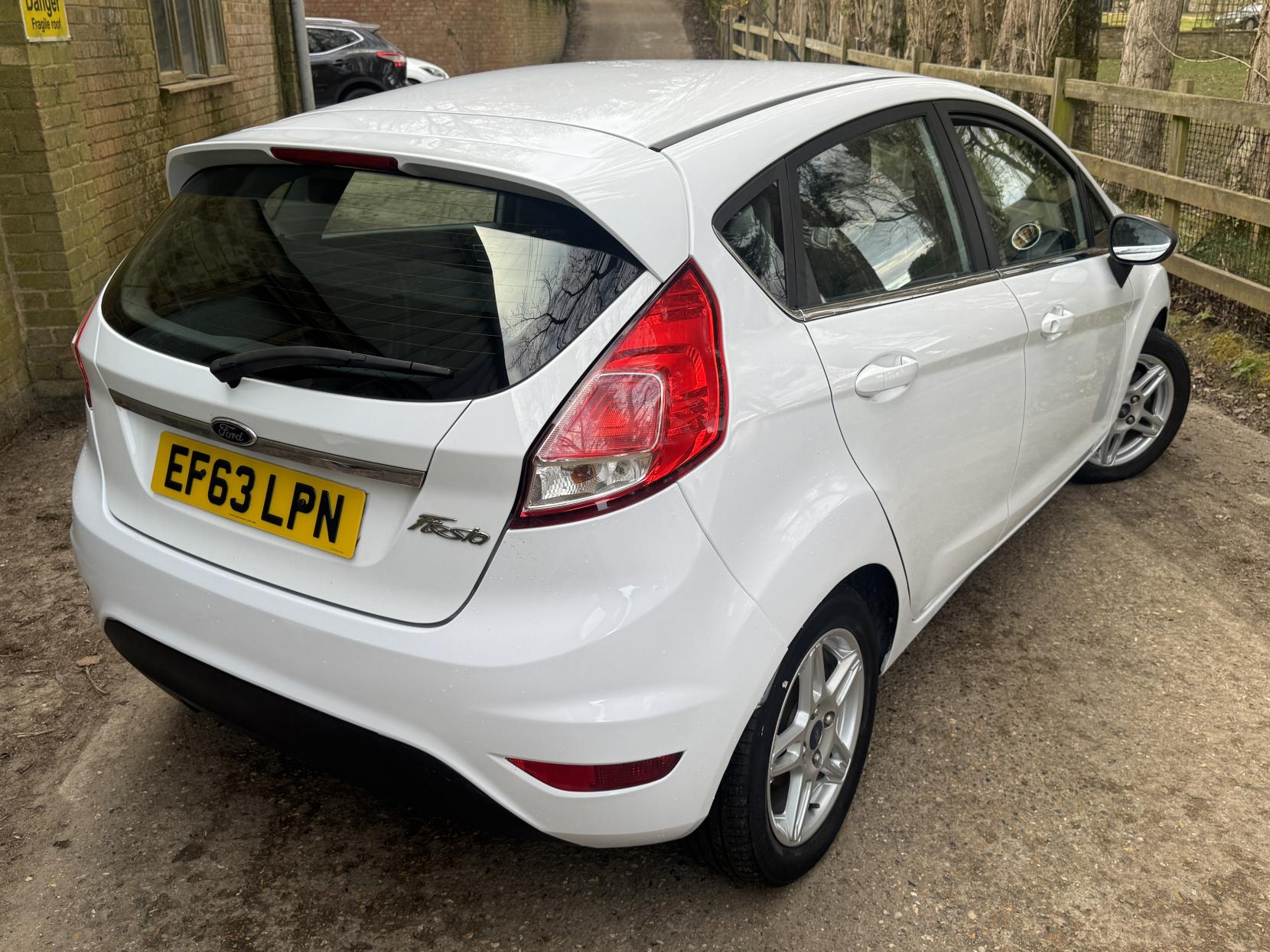 Ford Fiesta 1.25 Zetec Hatchback 5dr Petrol Manual Euro 5 (82 ps)