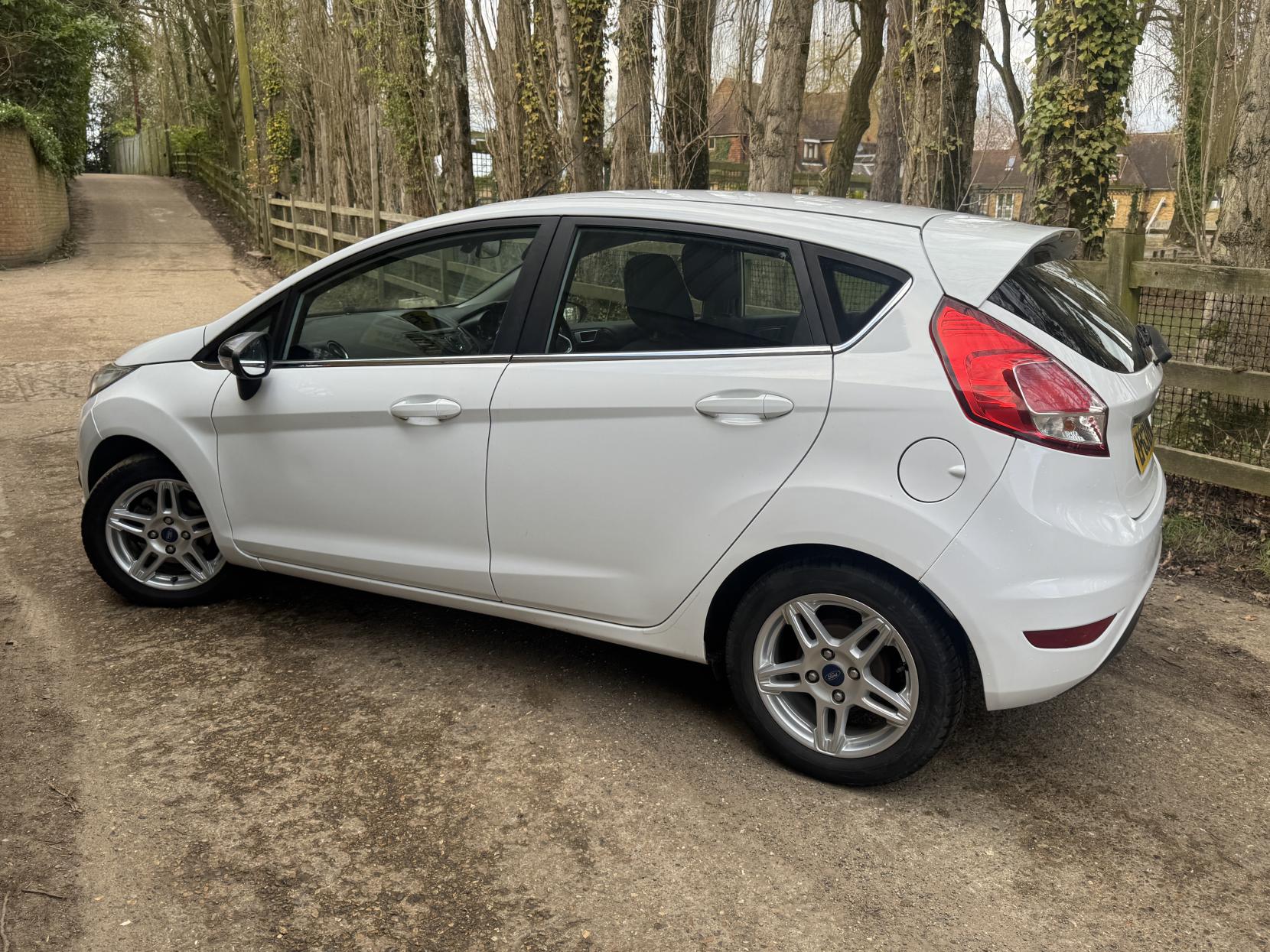 Ford Fiesta 1.25 Zetec Hatchback 5dr Petrol Manual Euro 5 (82 ps)