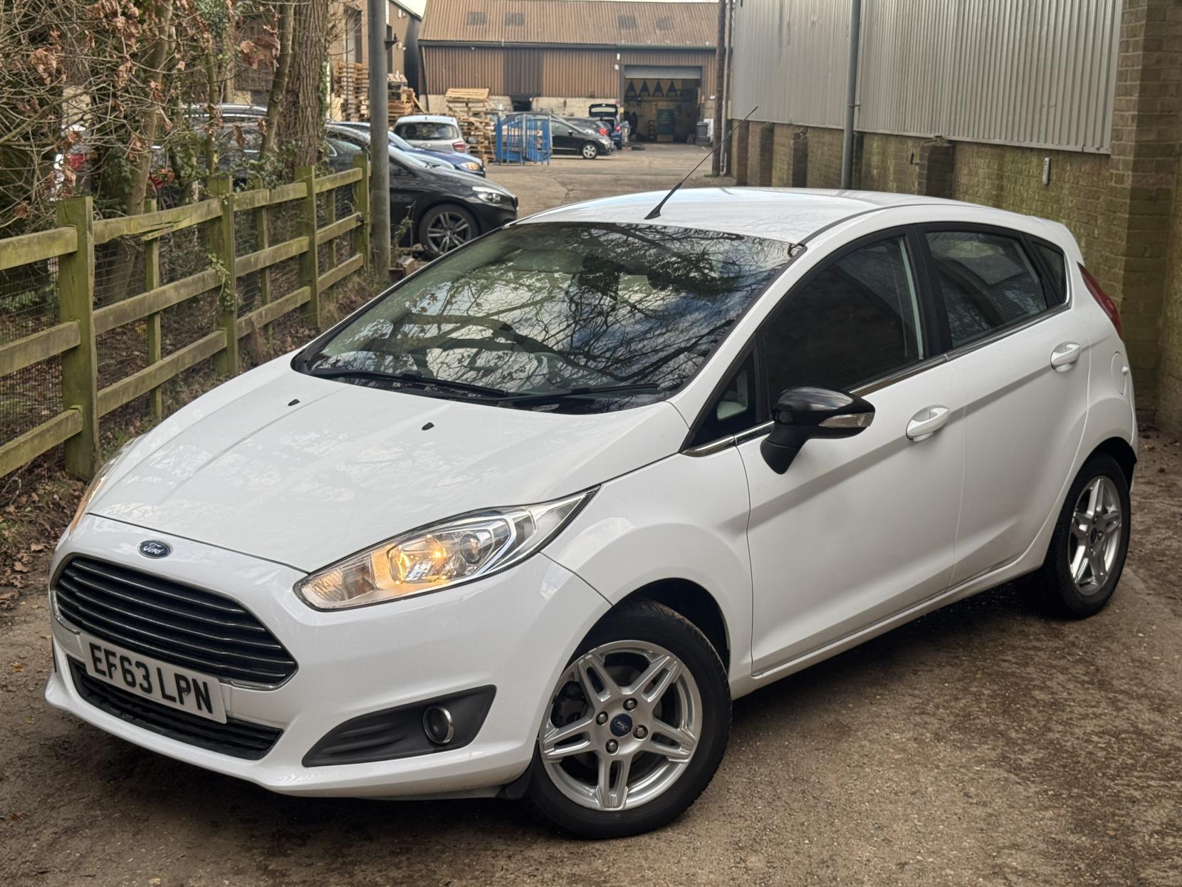 Ford Fiesta 1.25 Zetec Hatchback 5dr Petrol Manual Euro 5 (82 ps)