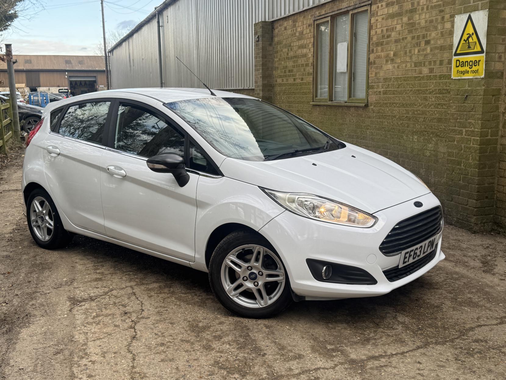 Ford Fiesta 1.25 Zetec Hatchback 5dr Petrol Manual Euro 5 (82 ps)