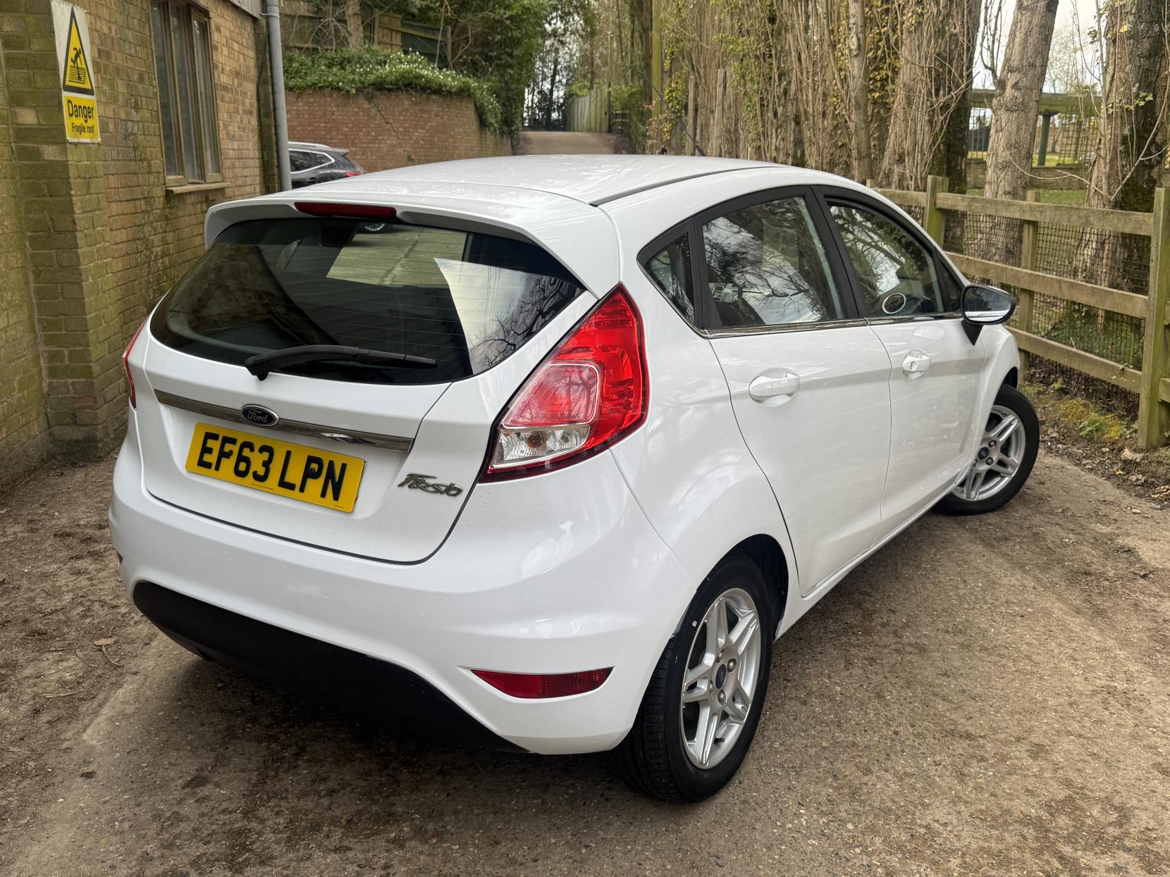 Ford Fiesta 1.25 Zetec Hatchback 5dr Petrol Manual Euro 5 (82 ps)