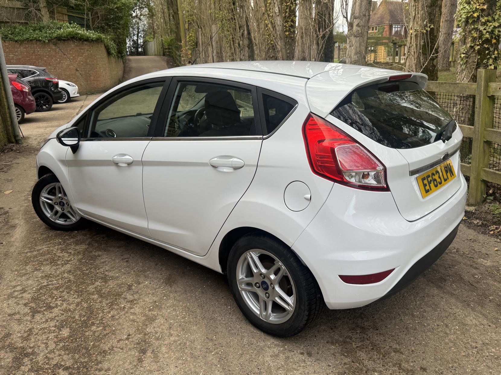 Ford Fiesta 1.25 Zetec Hatchback 5dr Petrol Manual Euro 5 (82 ps)