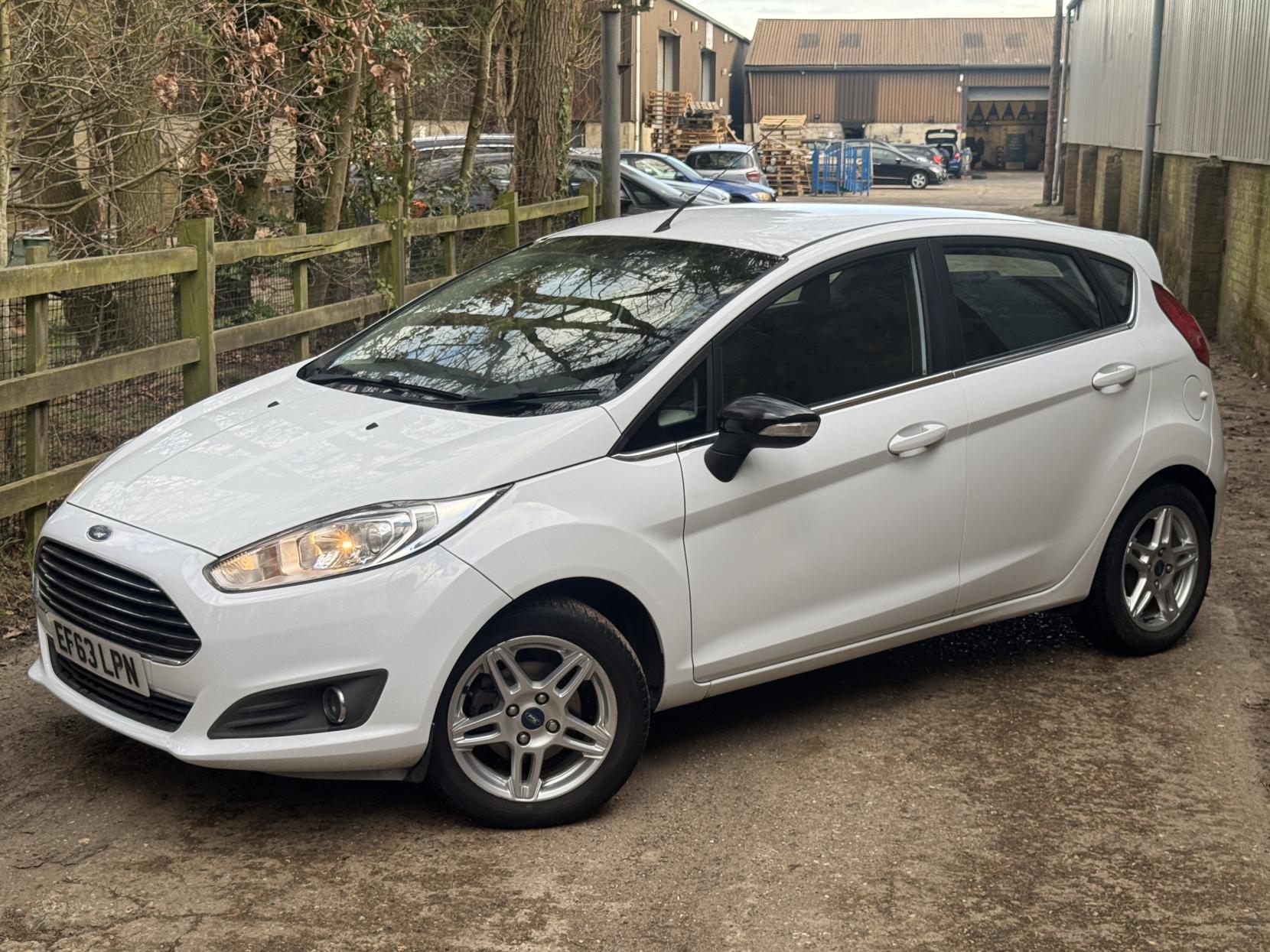 Ford Fiesta 1.25 Zetec Hatchback 5dr Petrol Manual Euro 5 (82 ps)