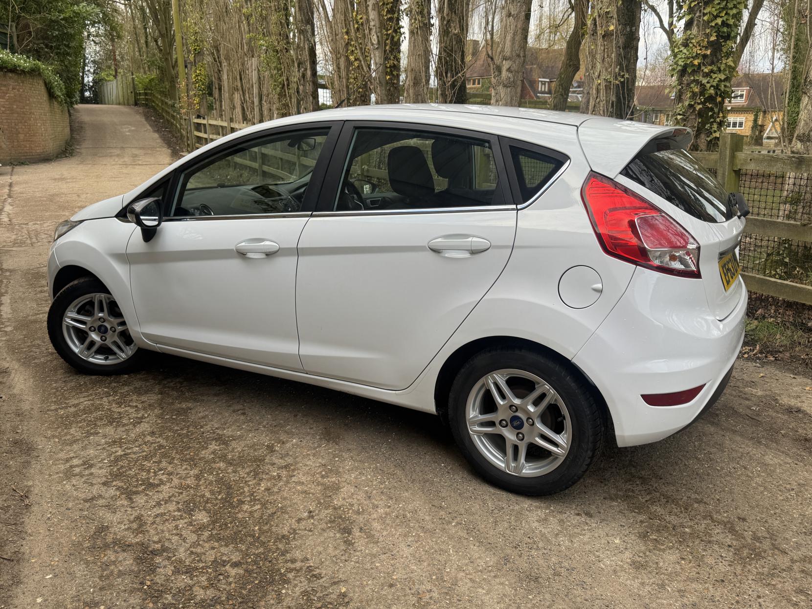 Ford Fiesta 1.25 Zetec Hatchback 5dr Petrol Manual Euro 5 (82 ps)