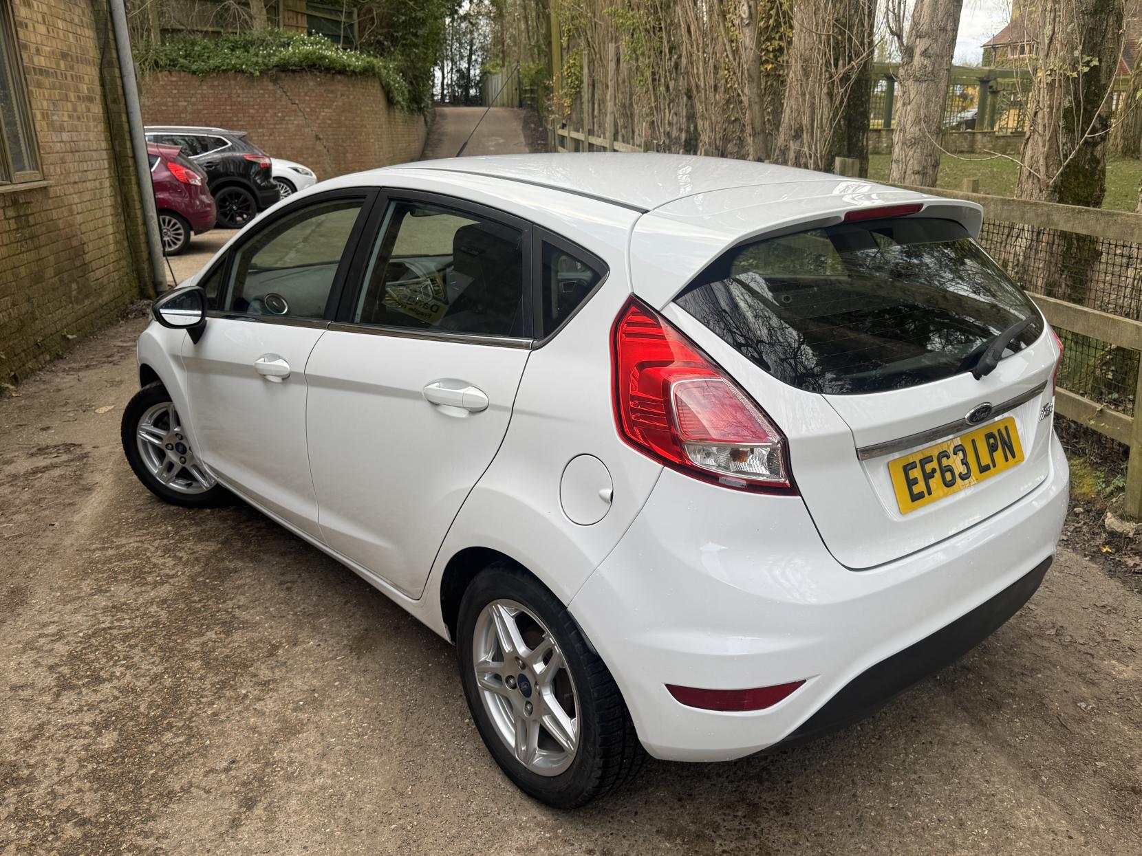 Ford Fiesta 1.25 Zetec Hatchback 5dr Petrol Manual Euro 5 (82 ps)