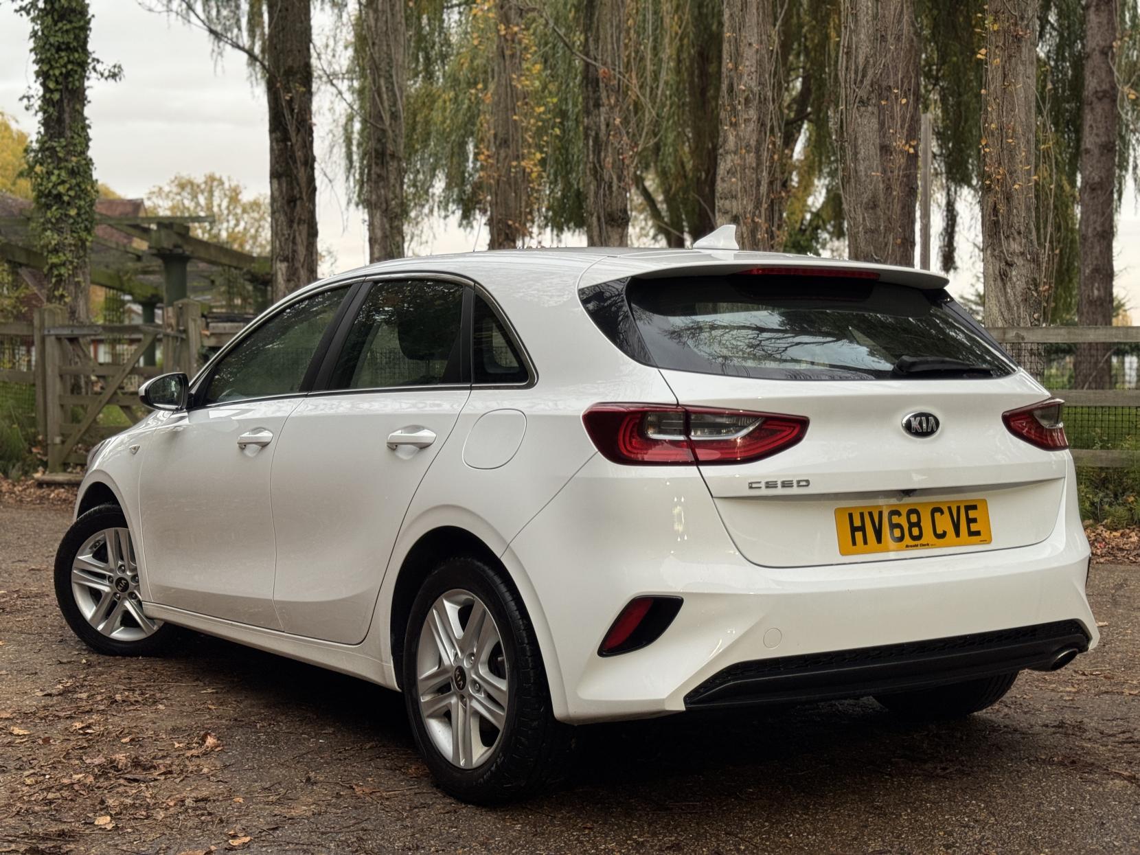 Kia Ceed 1.6 CRDi ECO 2 Hatchback 5dr Diesel Manual Euro 6 (s/s) (114 bhp)