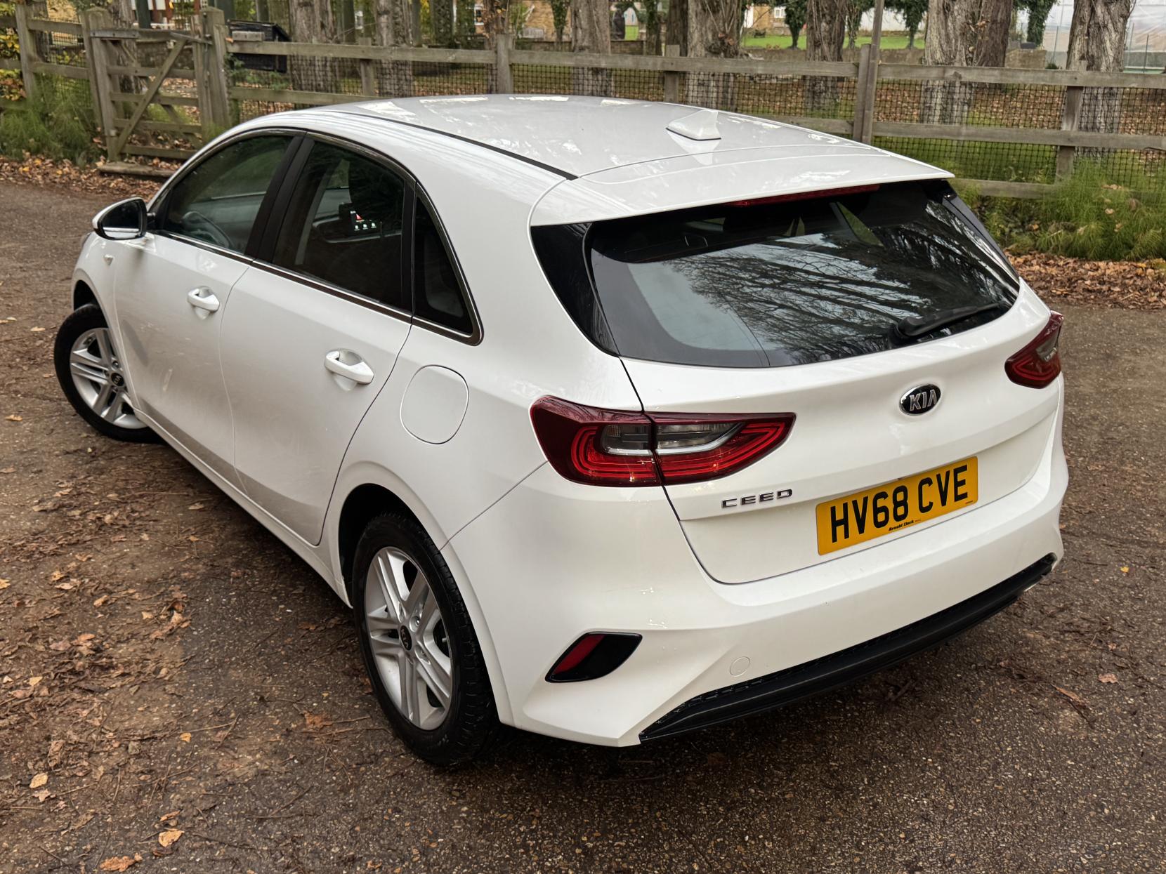 Kia Ceed 1.6 CRDi ECO 2 Hatchback 5dr Diesel Manual Euro 6 (s/s) (114 bhp)