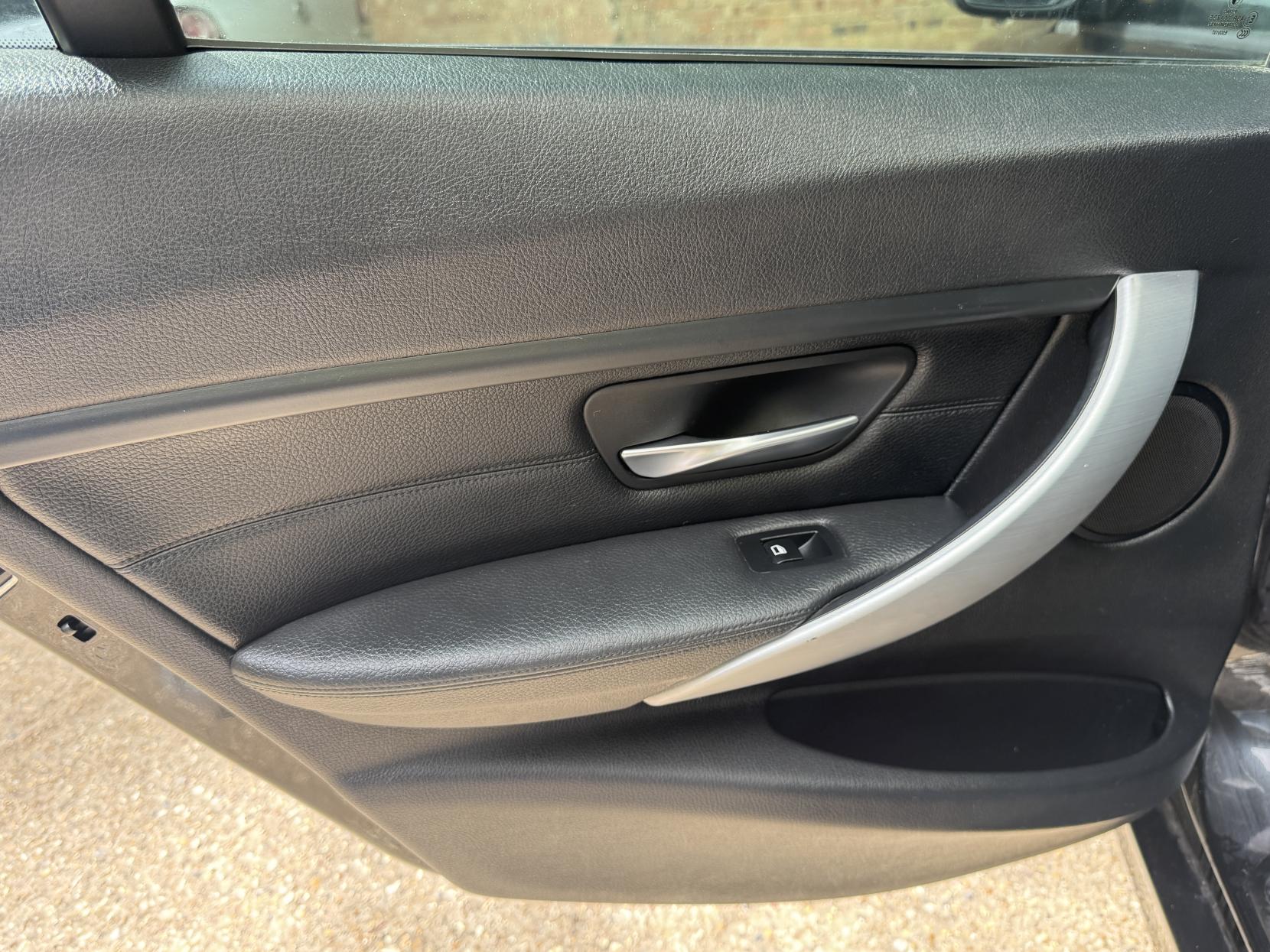 BMW 3 Series 2.0 320i SE Touring 5dr Petrol Manual Euro 6 (s/s) (184 ps)