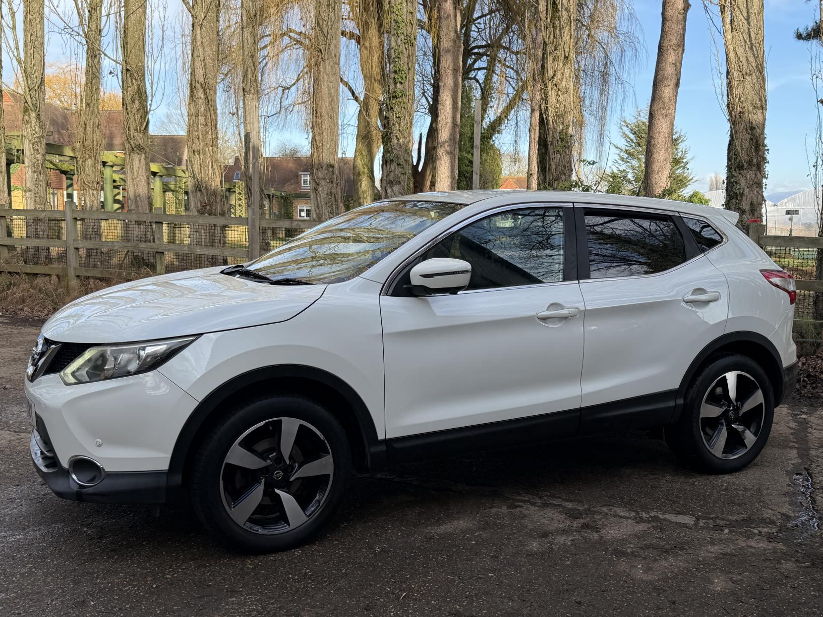 Nissan Qashqai 1.2 DIG-T n-tec SUV 5dr Petrol Manual 2WD Euro 5 (s/s) (115 ps)