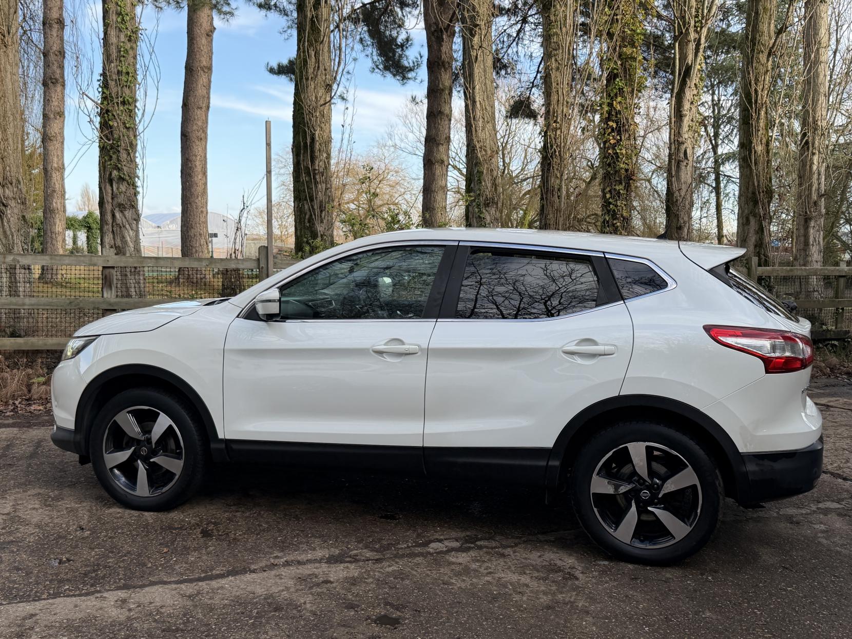 Nissan Qashqai 1.2 DIG-T n-tec SUV 5dr Petrol Manual 2WD Euro 5 (s/s) (115 ps)