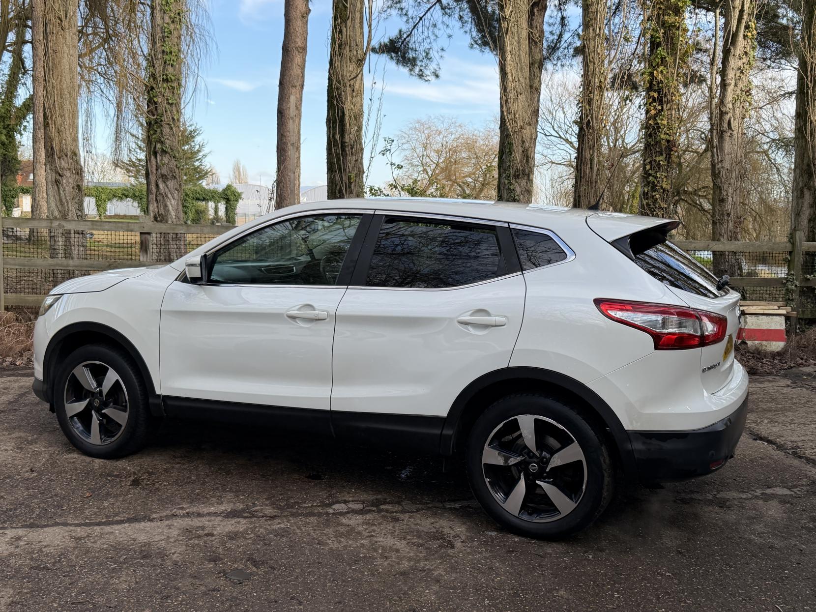 Nissan Qashqai 1.2 DIG-T n-tec SUV 5dr Petrol Manual 2WD Euro 5 (s/s) (115 ps)