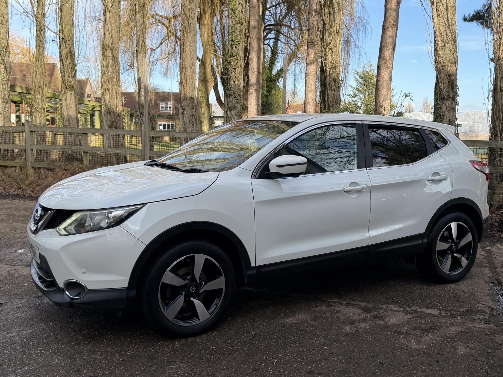 Nissan Qashqai 1.2 DIG-T n-tec SUV 5dr Petrol Manual 2WD Euro 5 (s/s) (115 ps)