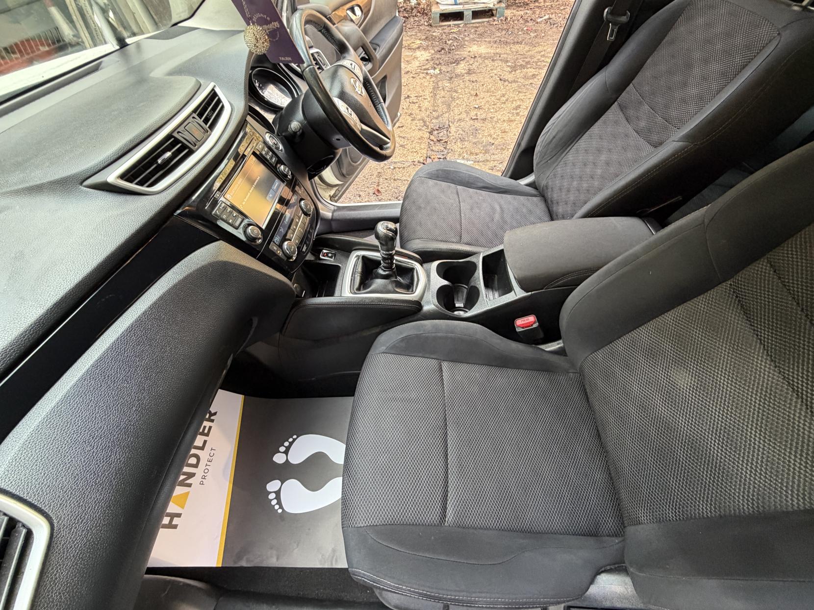 Nissan Qashqai 1.2 DIG-T n-tec SUV 5dr Petrol Manual 2WD Euro 5 (s/s) (115 ps)