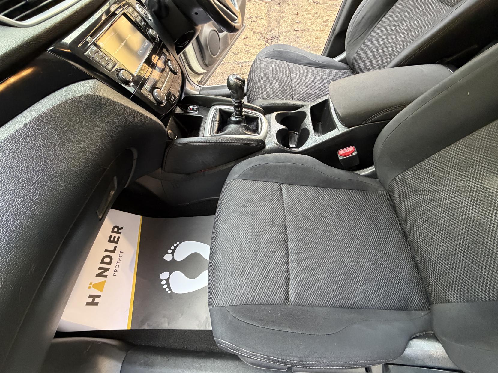 Nissan Qashqai 1.2 DIG-T n-tec SUV 5dr Petrol Manual 2WD Euro 5 (s/s) (115 ps)