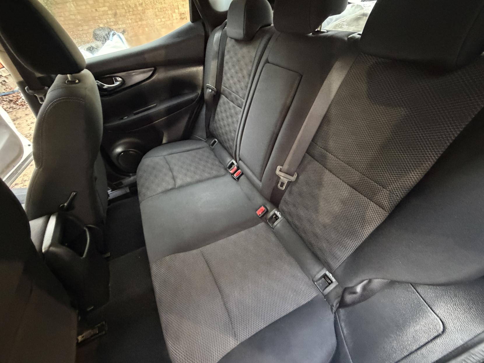 Nissan Qashqai 1.2 DIG-T n-tec SUV 5dr Petrol Manual 2WD Euro 5 (s/s) (115 ps)