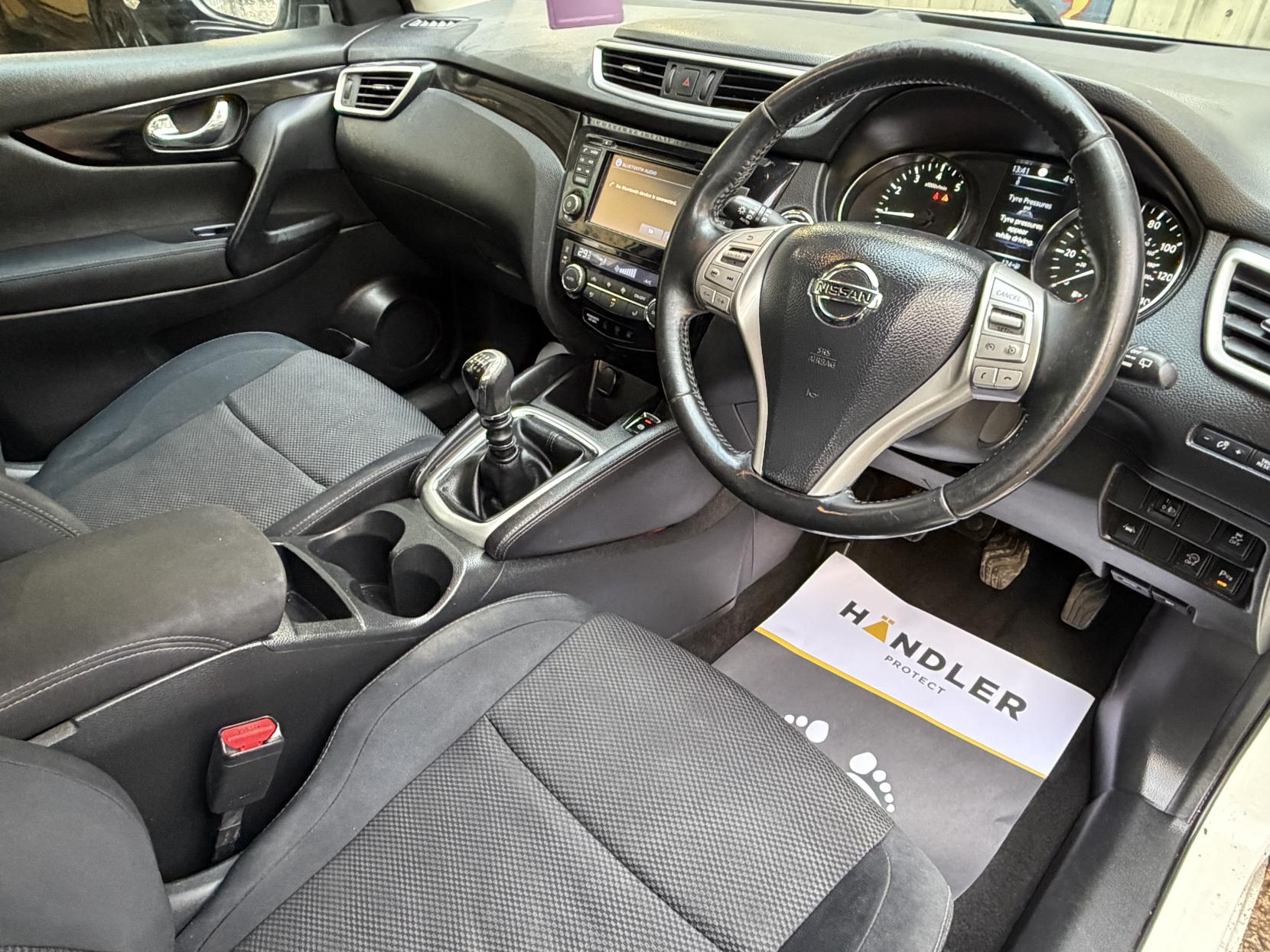 Nissan Qashqai 1.2 DIG-T n-tec SUV 5dr Petrol Manual 2WD Euro 5 (s/s) (115 ps)