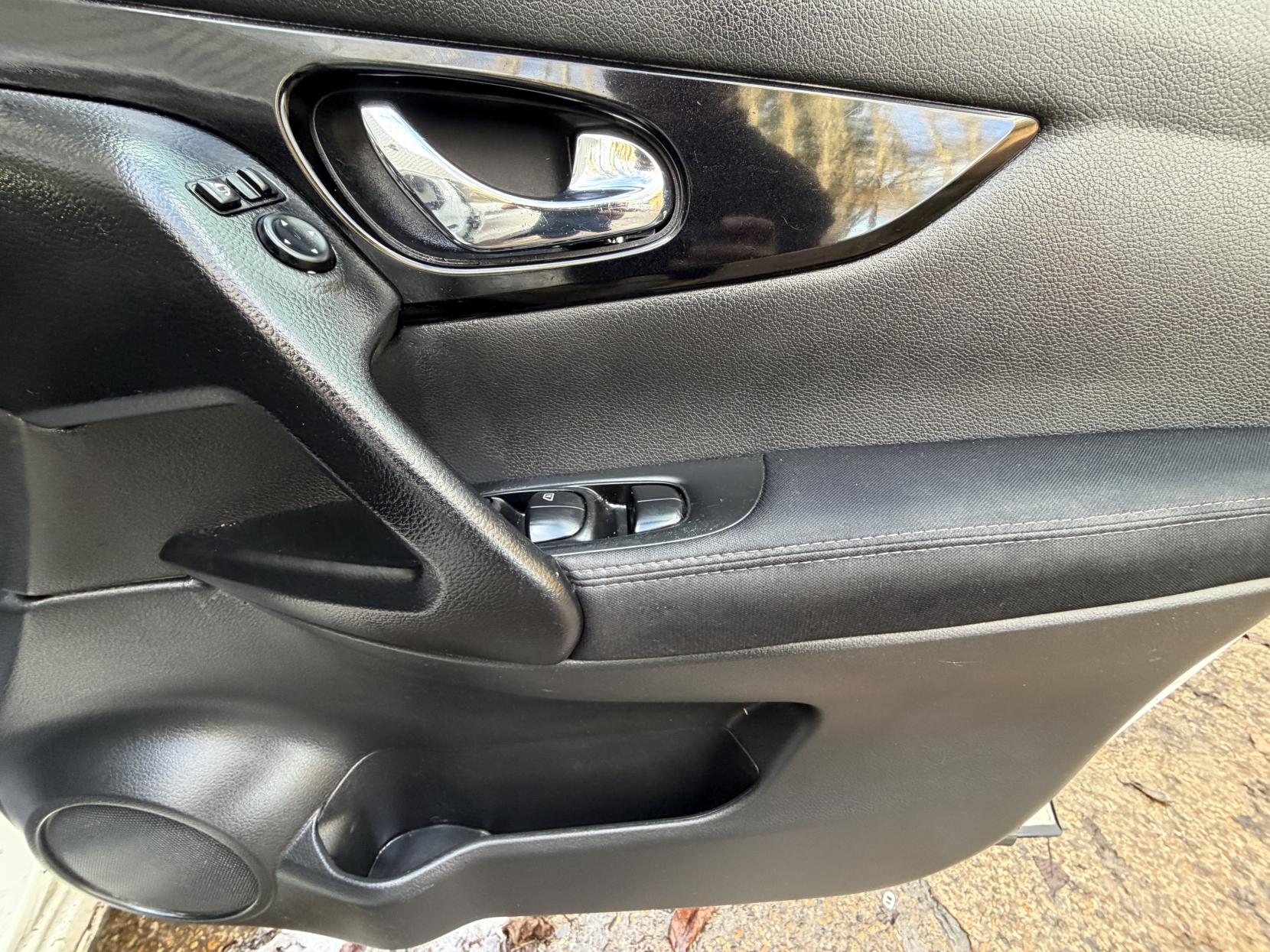 Nissan Qashqai 1.2 DIG-T n-tec SUV 5dr Petrol Manual 2WD Euro 5 (s/s) (115 ps)