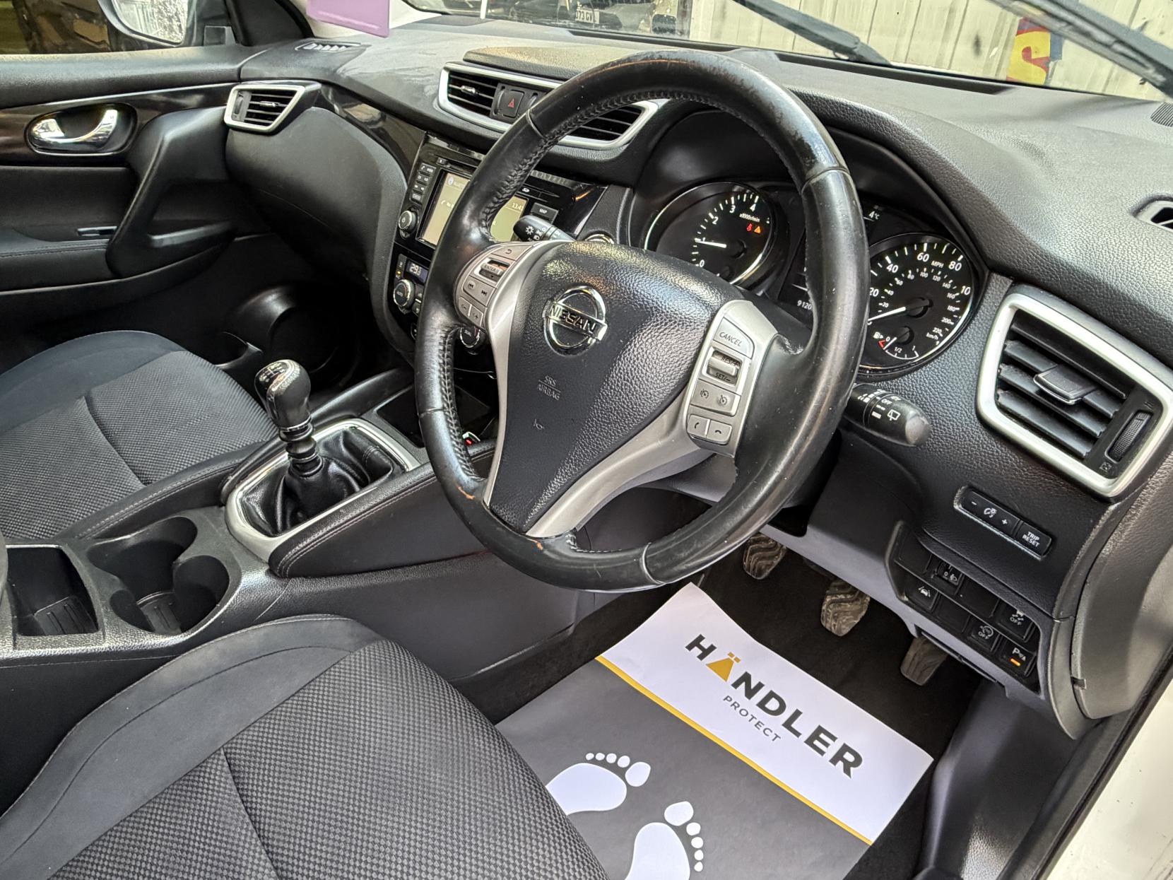 Nissan Qashqai 1.2 DIG-T n-tec SUV 5dr Petrol Manual 2WD Euro 5 (s/s) (115 ps)