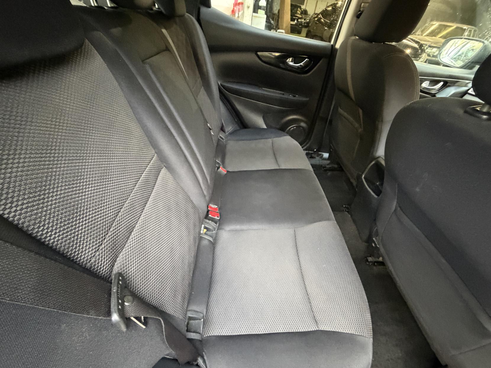 Nissan Qashqai 1.2 DIG-T n-tec SUV 5dr Petrol Manual 2WD Euro 5 (s/s) (115 ps)