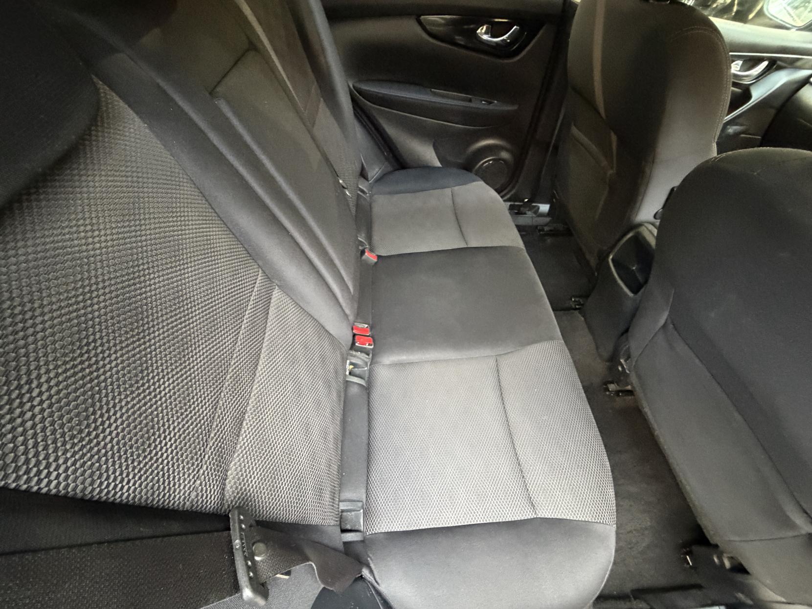 Nissan Qashqai 1.2 DIG-T n-tec SUV 5dr Petrol Manual 2WD Euro 5 (s/s) (115 ps)