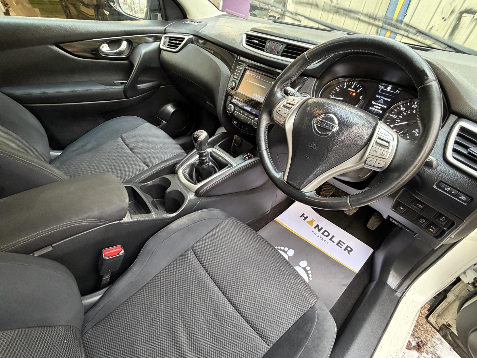 Nissan Qashqai 1.2 DIG-T n-tec SUV 5dr Petrol Manual 2WD Euro 5 (s/s) (115 ps)