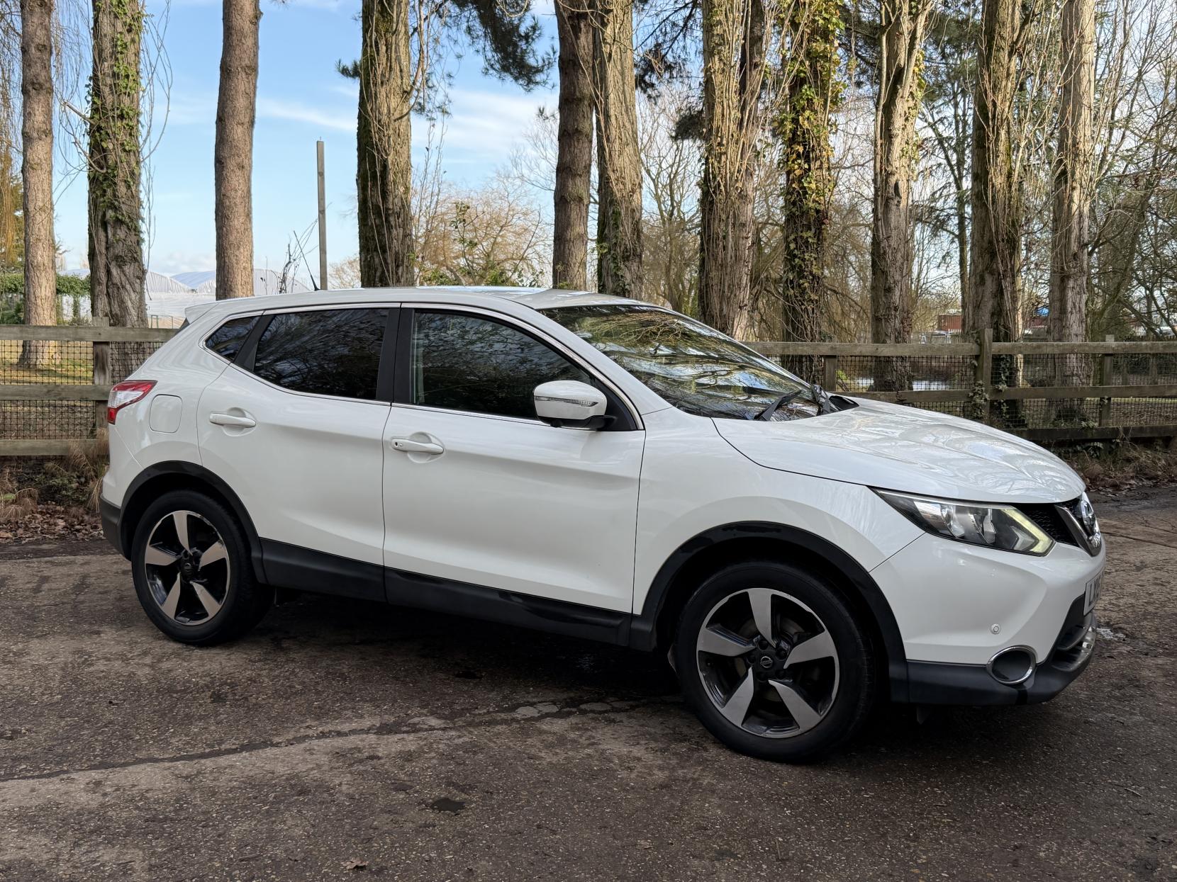 Nissan Qashqai 1.2 DIG-T n-tec SUV 5dr Petrol Manual 2WD Euro 5 (s/s) (115 ps)