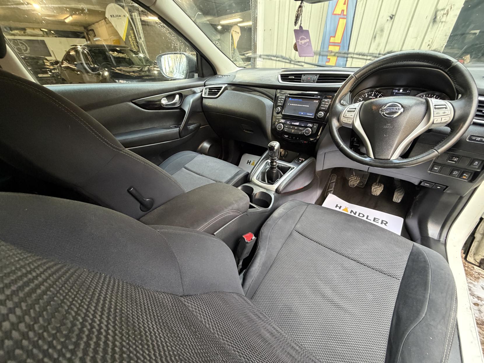 Nissan Qashqai 1.2 DIG-T n-tec SUV 5dr Petrol Manual 2WD Euro 5 (s/s) (115 ps)