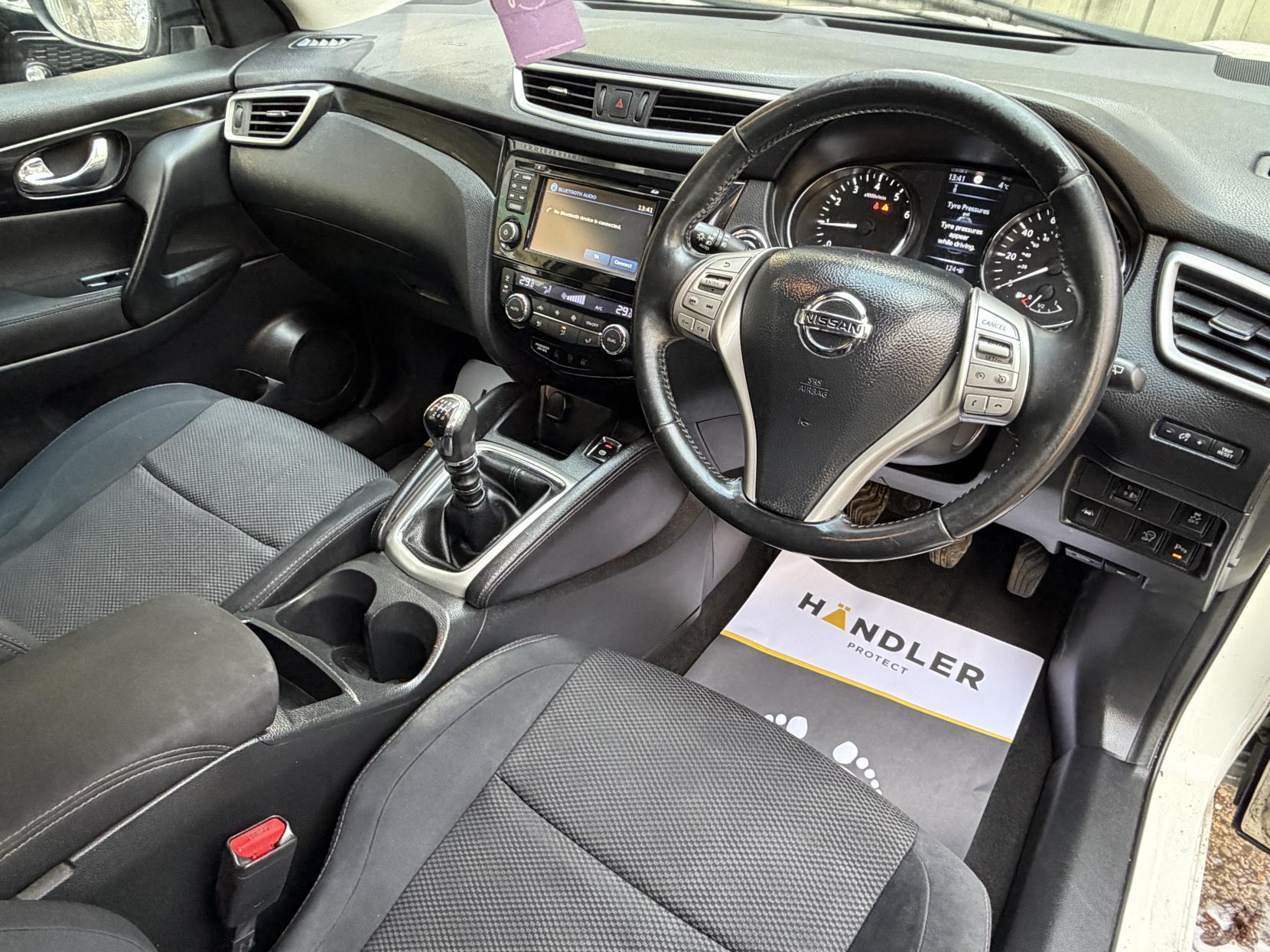 Nissan Qashqai 1.2 DIG-T n-tec SUV 5dr Petrol Manual 2WD Euro 5 (s/s) (115 ps)