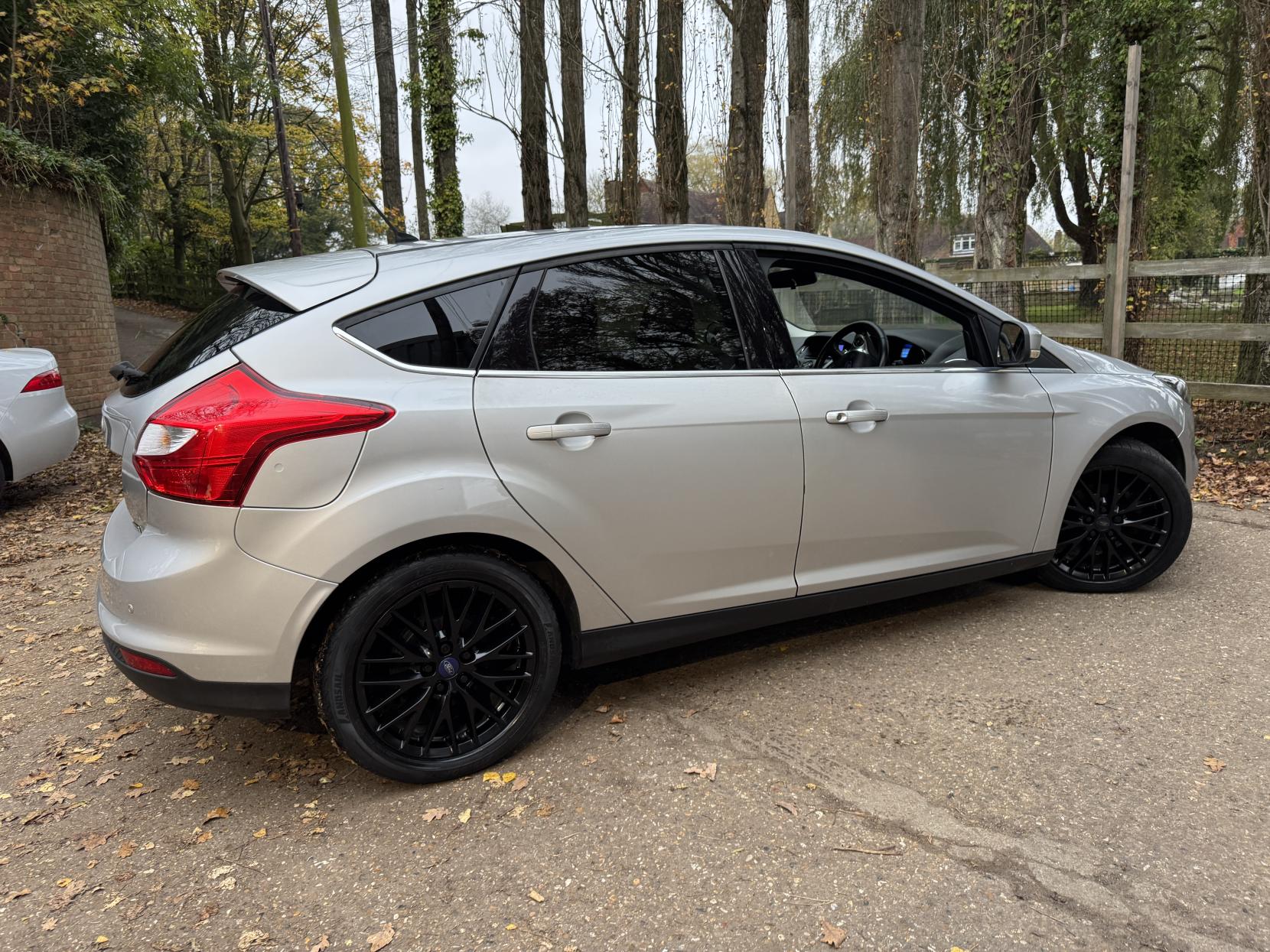 Ford Focus 1.0T EcoBoost Zetec Hatchback 5dr Petrol Manual Euro 5 (s/s) (125 ps)