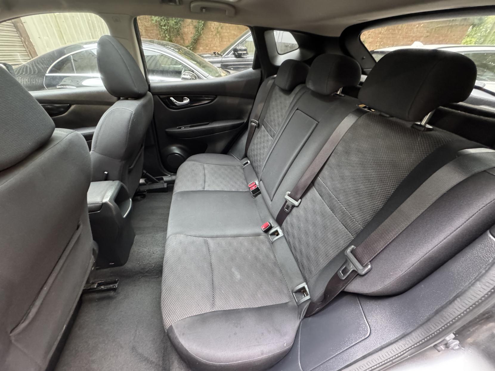Nissan Qashqai 1.2 DIG-T N-Connecta SUV 5dr Petrol Manual 2WD Euro 6 (s/s) (115 ps)