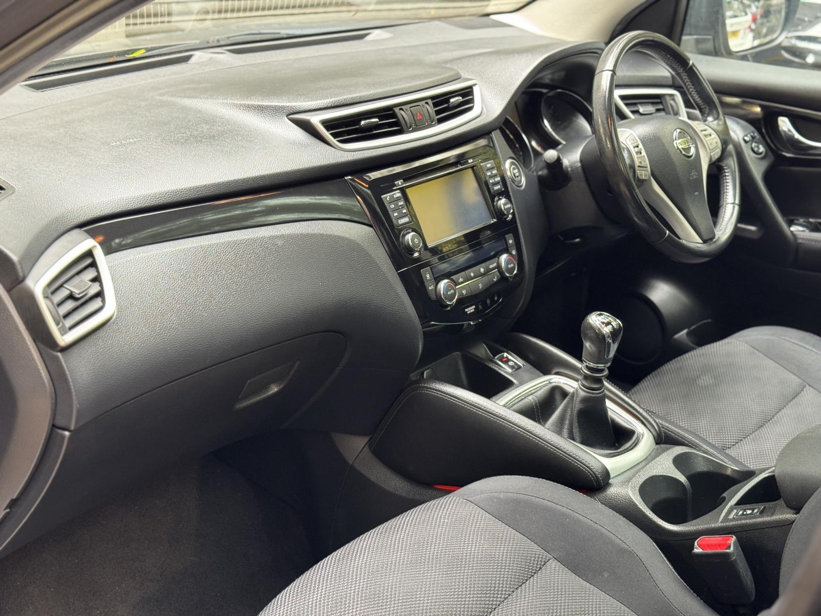 Nissan Qashqai 1.2 DIG-T N-Connecta SUV 5dr Petrol Manual 2WD Euro 6 (s/s) (115 ps)