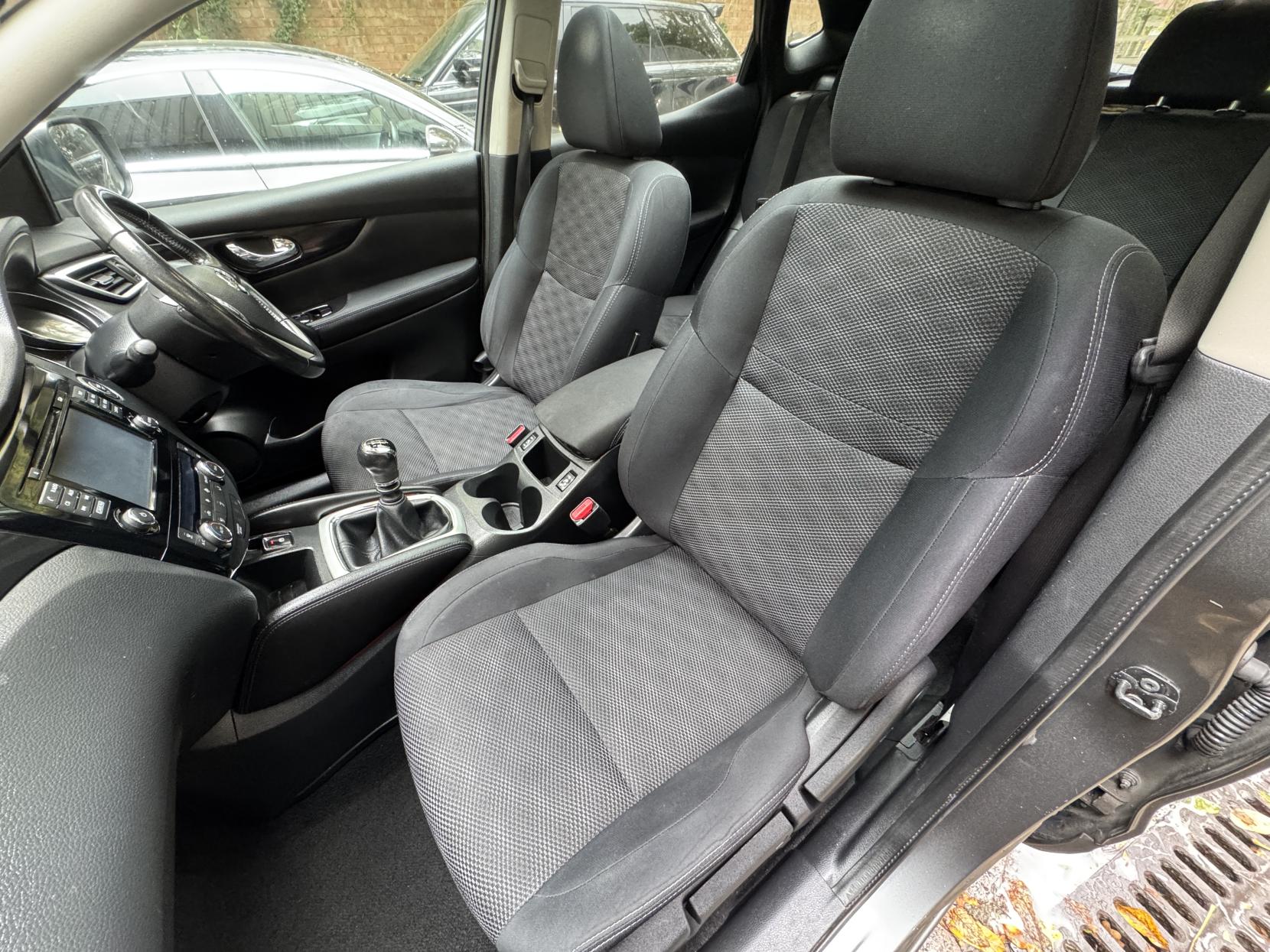Nissan Qashqai 1.2 DIG-T N-Connecta SUV 5dr Petrol Manual 2WD Euro 6 (s/s) (115 ps)