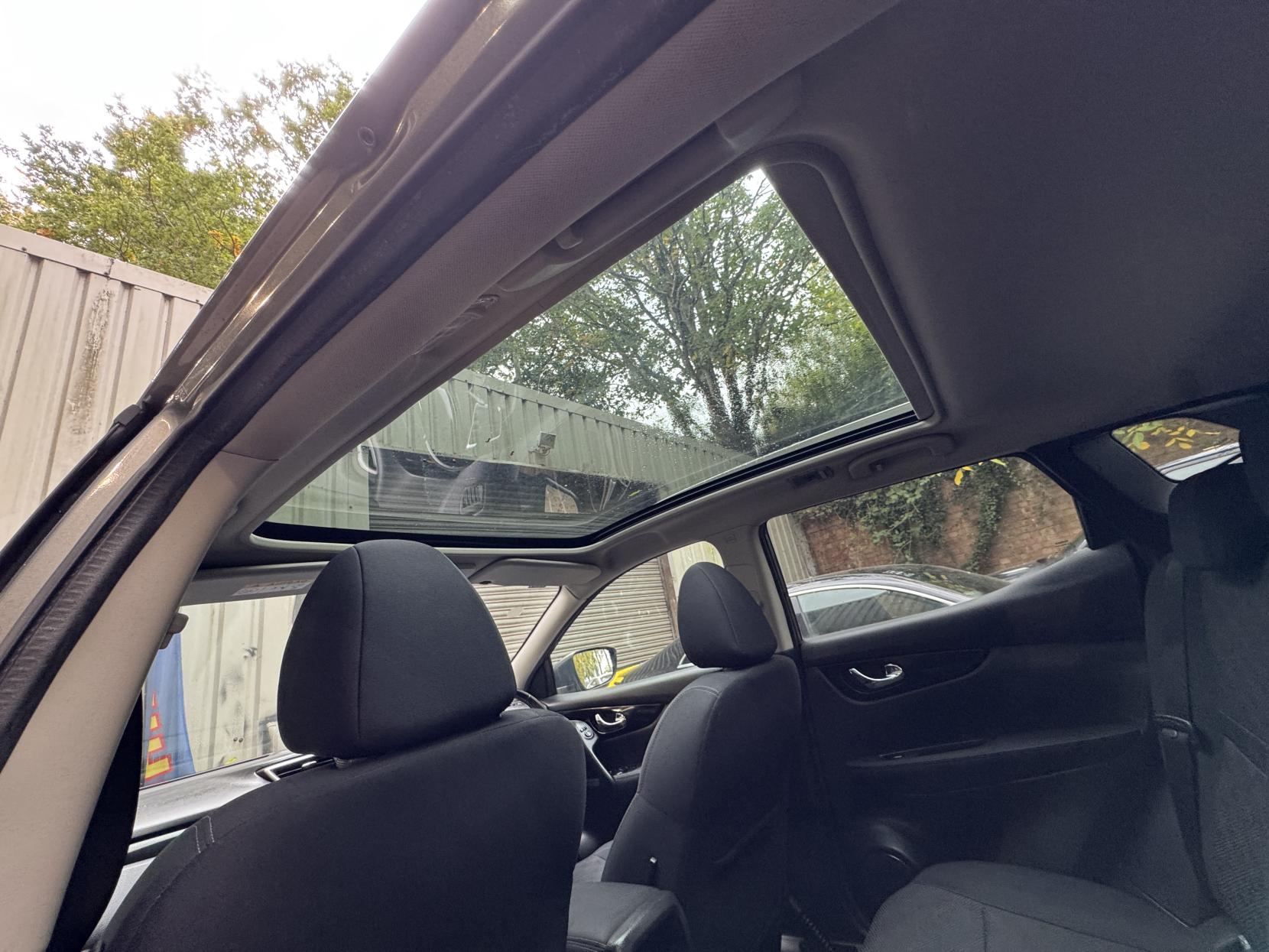 Nissan Qashqai 1.2 DIG-T N-Connecta SUV 5dr Petrol Manual 2WD Euro 6 (s/s) (115 ps)