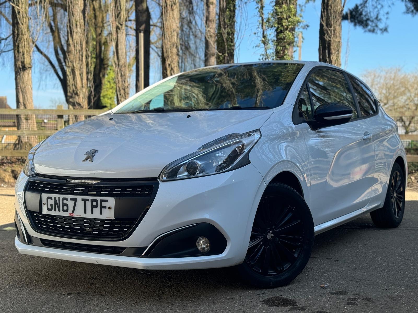 Peugeot 208 1.2 PureTech Black Edition Hatchback 3dr Petrol Manual Euro 6 (82 ps)