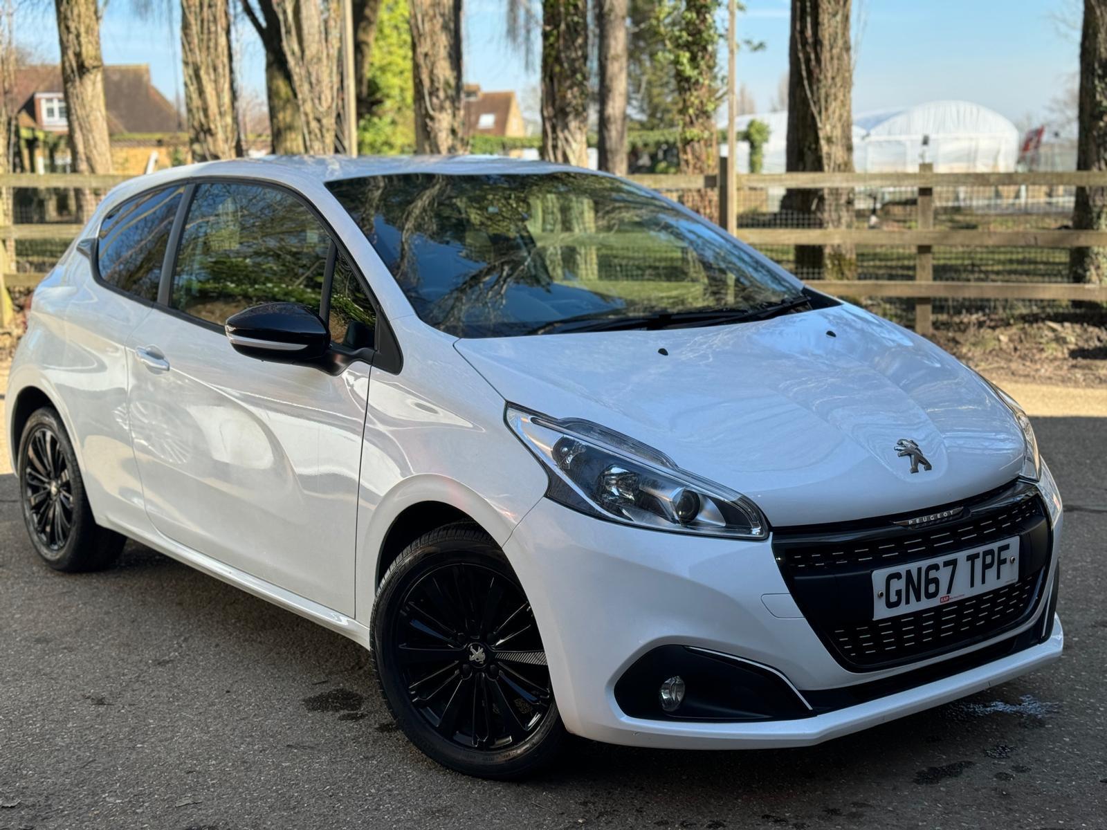 Peugeot 208 1.2 PureTech Black Edition Hatchback 3dr Petrol Manual Euro 6 (82 ps)