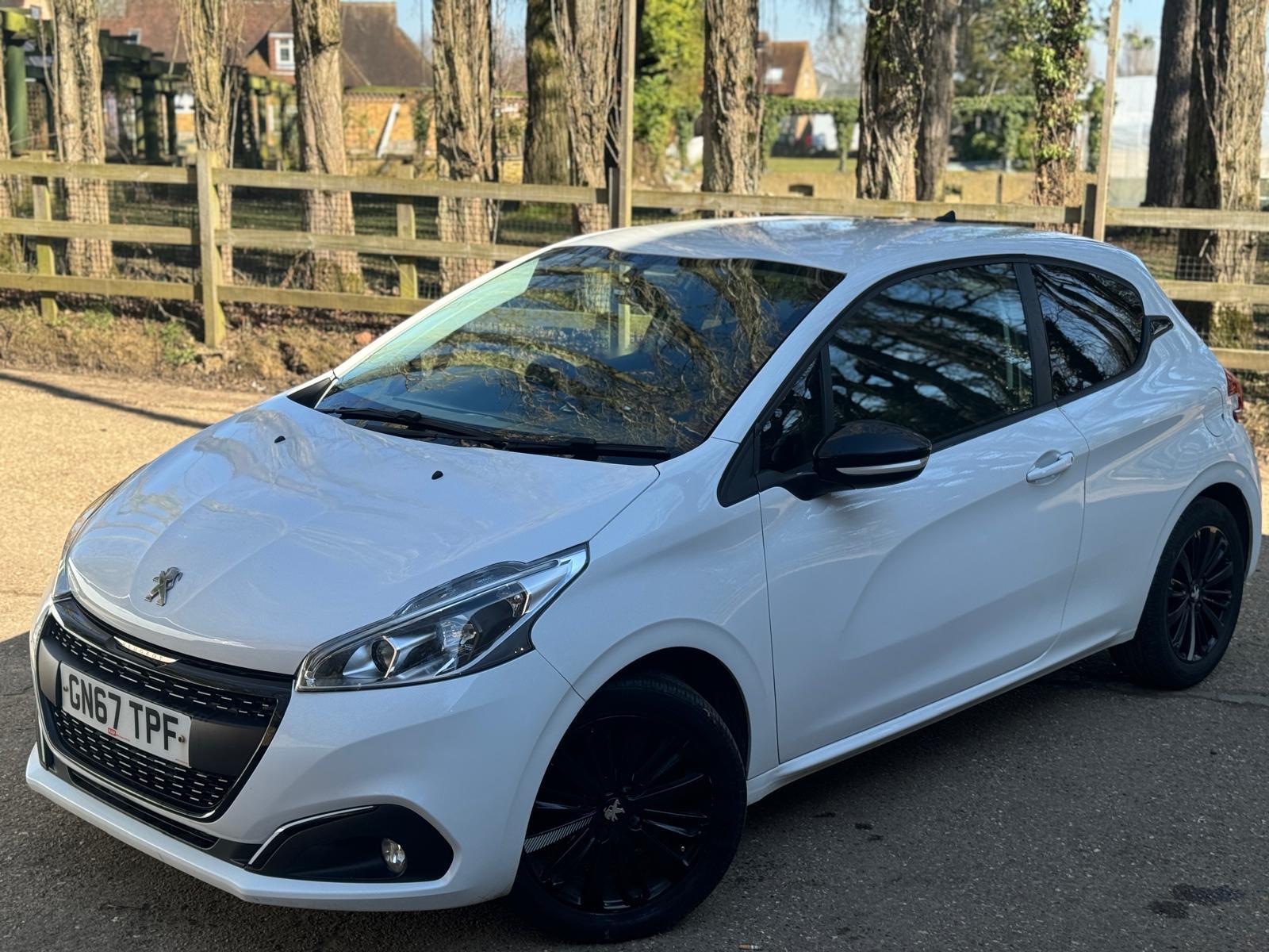 Peugeot 208 1.2 PureTech Black Edition Hatchback 3dr Petrol Manual Euro 6 (82 ps)