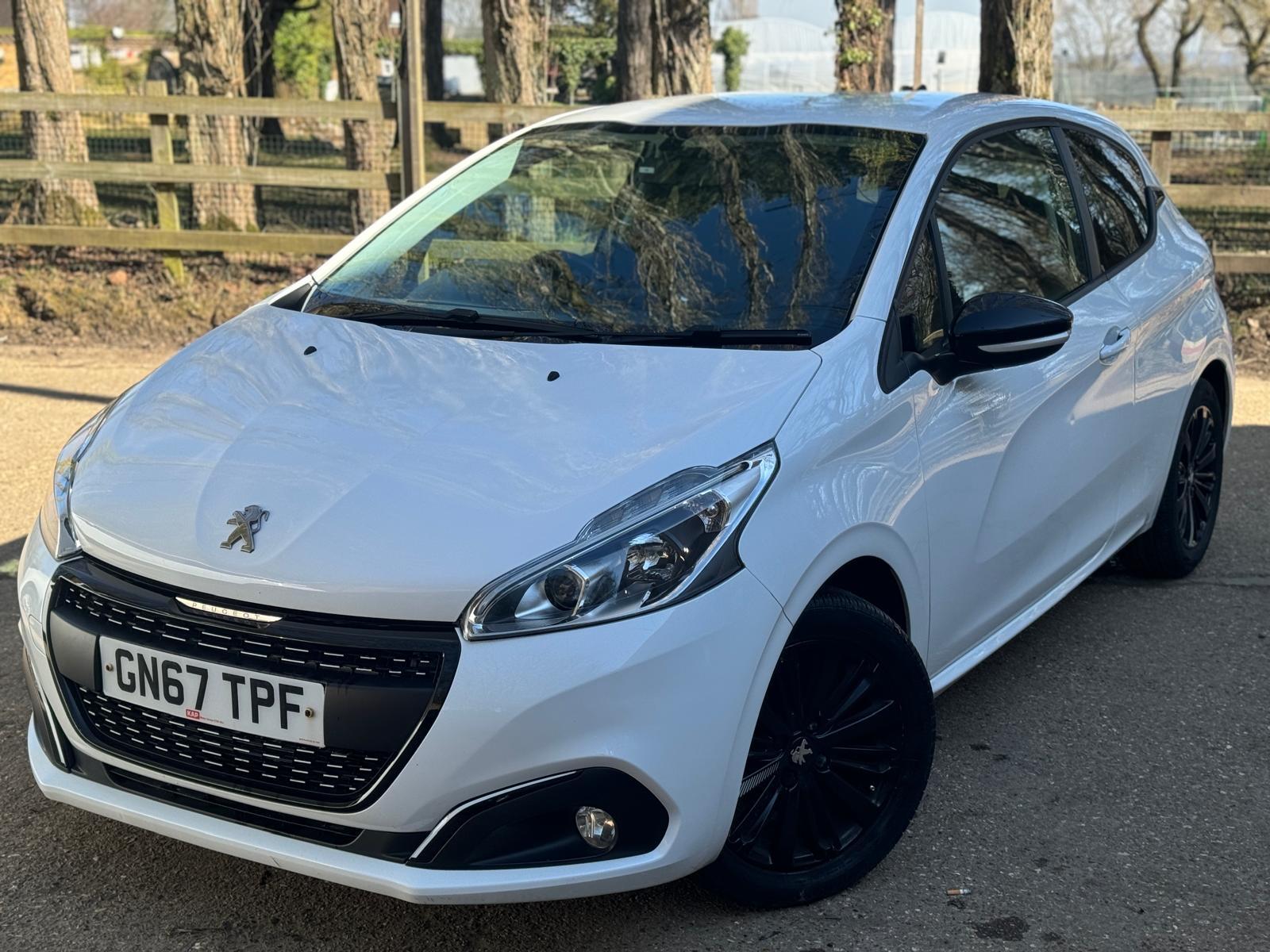 Peugeot 208 1.2 PureTech Black Edition Hatchback 3dr Petrol Manual Euro 6 (82 ps)