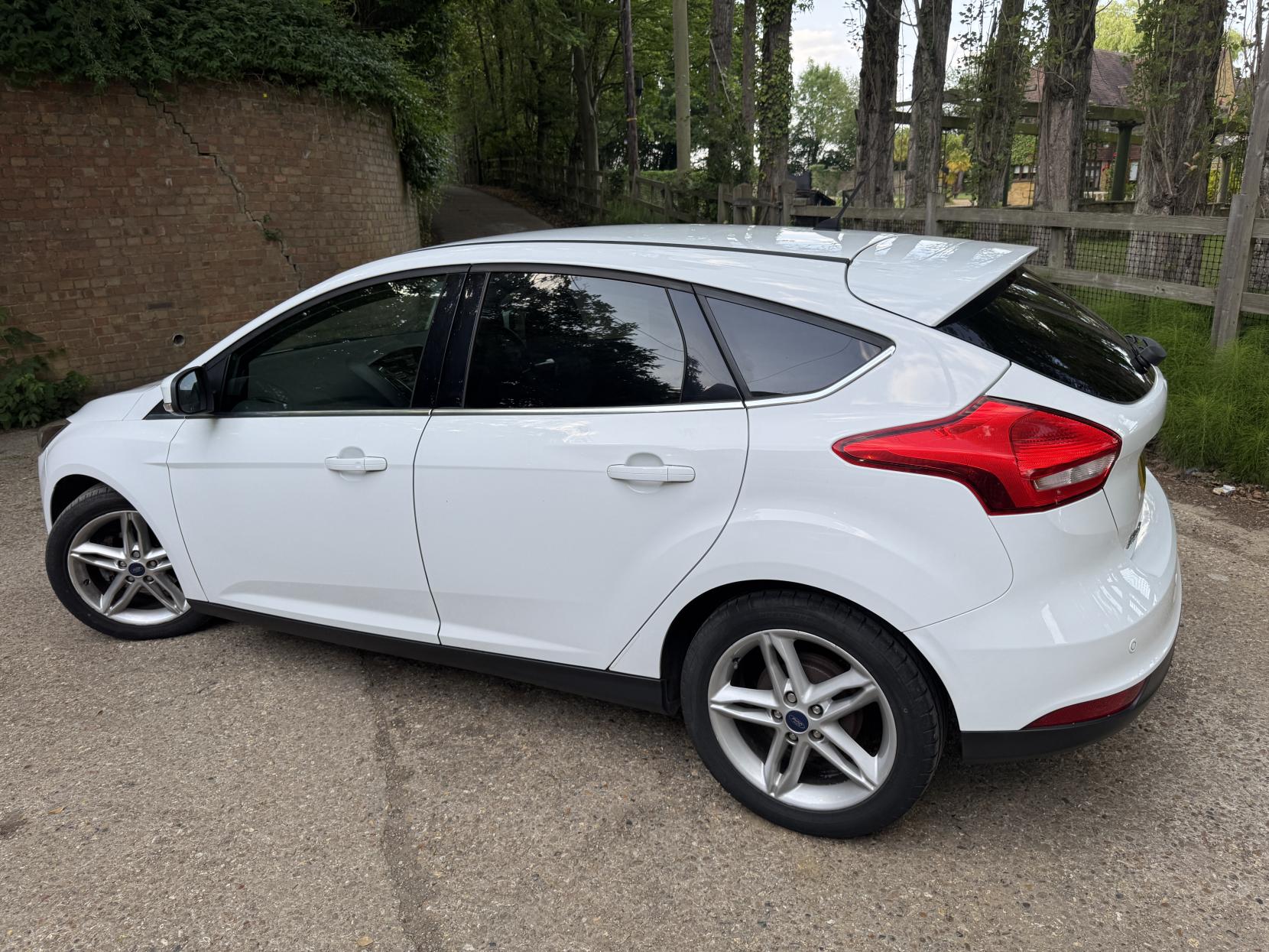 Ford Focus 1.0T EcoBoost Titanium Hatchback 5dr Petrol Manual Euro 6 (s/s) (125 ps)