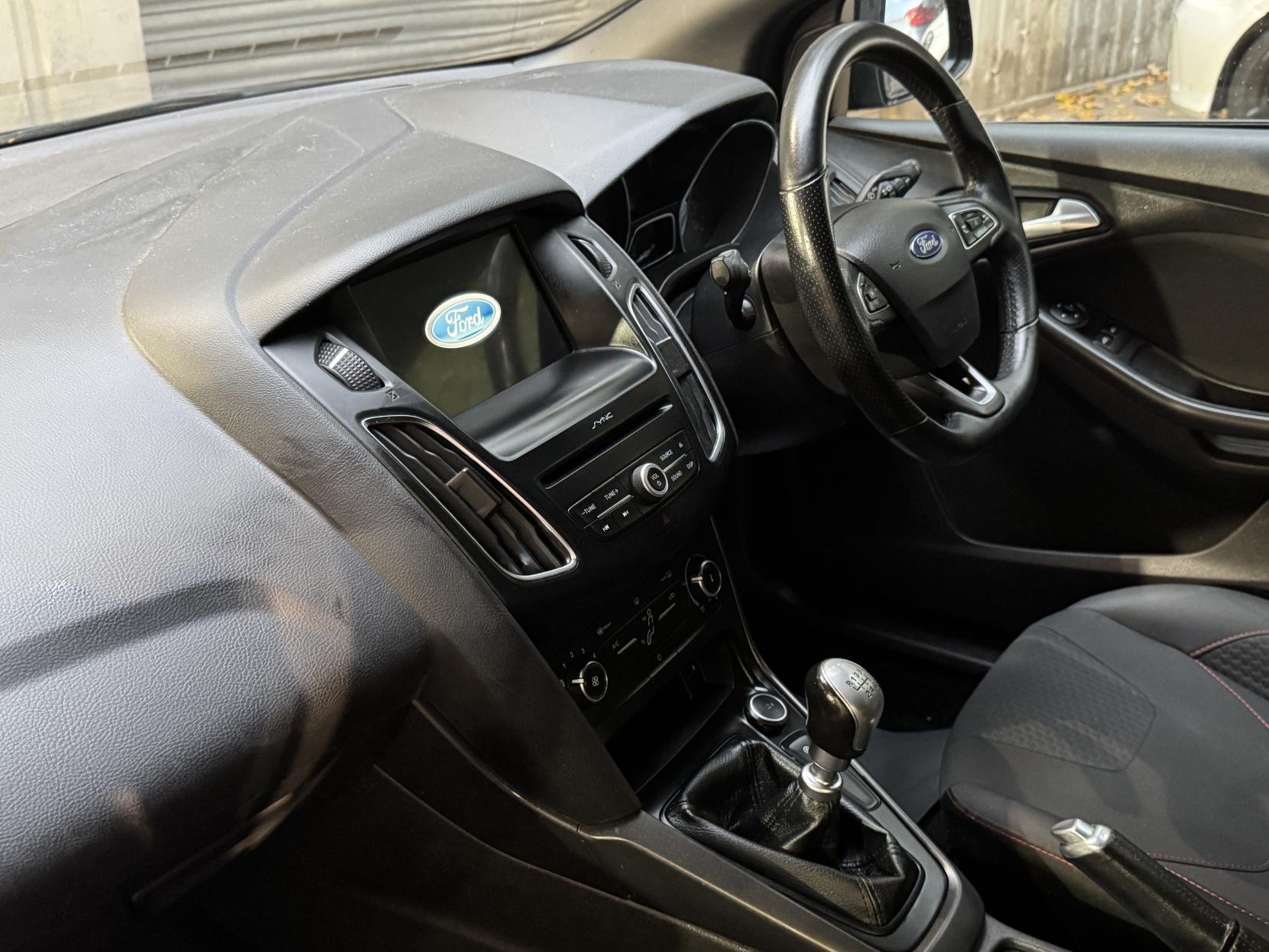 Ford Focus 1.0T EcoBoost ST-Line Hatchback 5dr Petrol Manual Euro 6 (s/s) (140 ps)