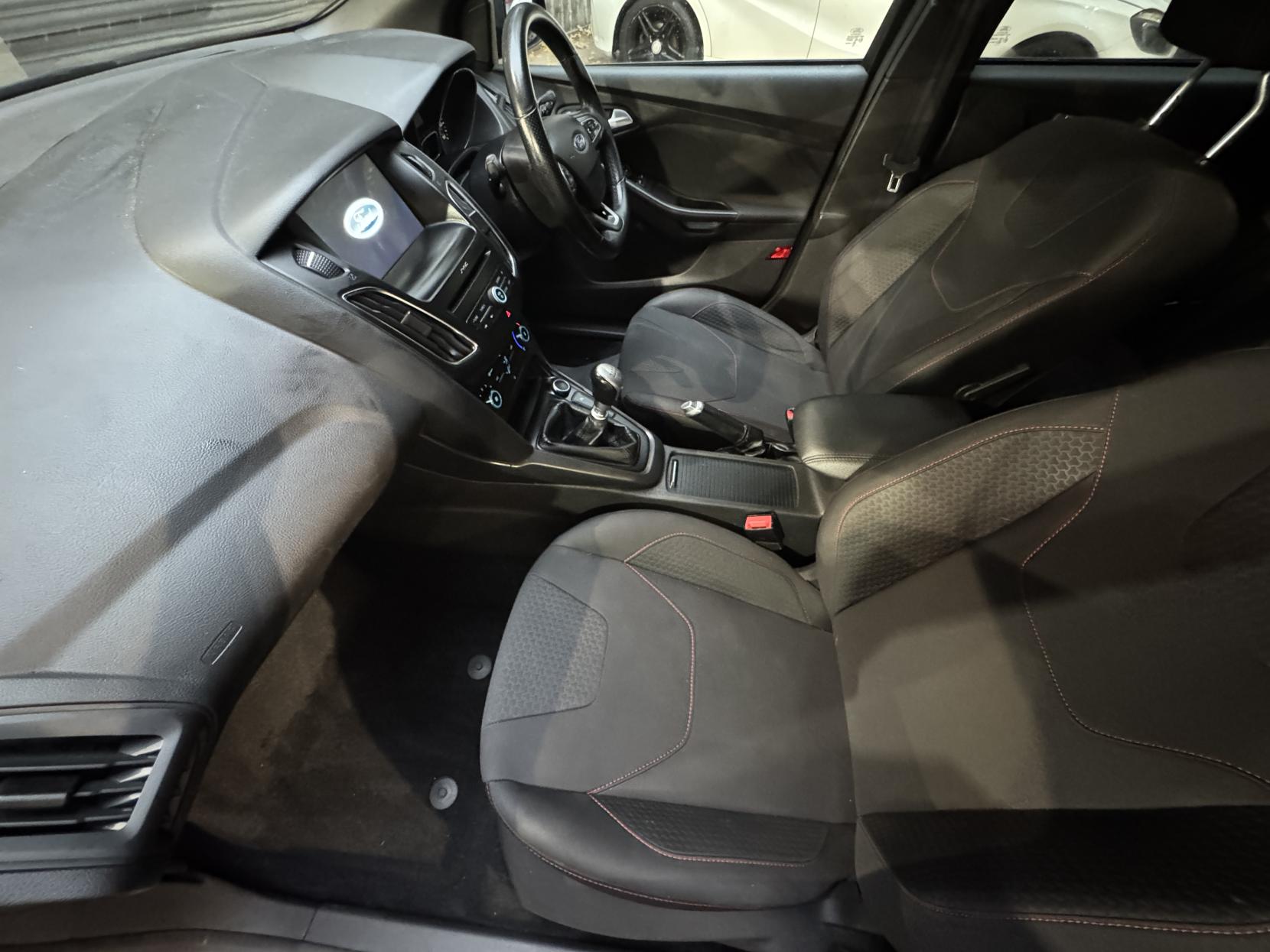 Ford Focus 1.0T EcoBoost ST-Line Hatchback 5dr Petrol Manual Euro 6 (s/s) (140 ps)