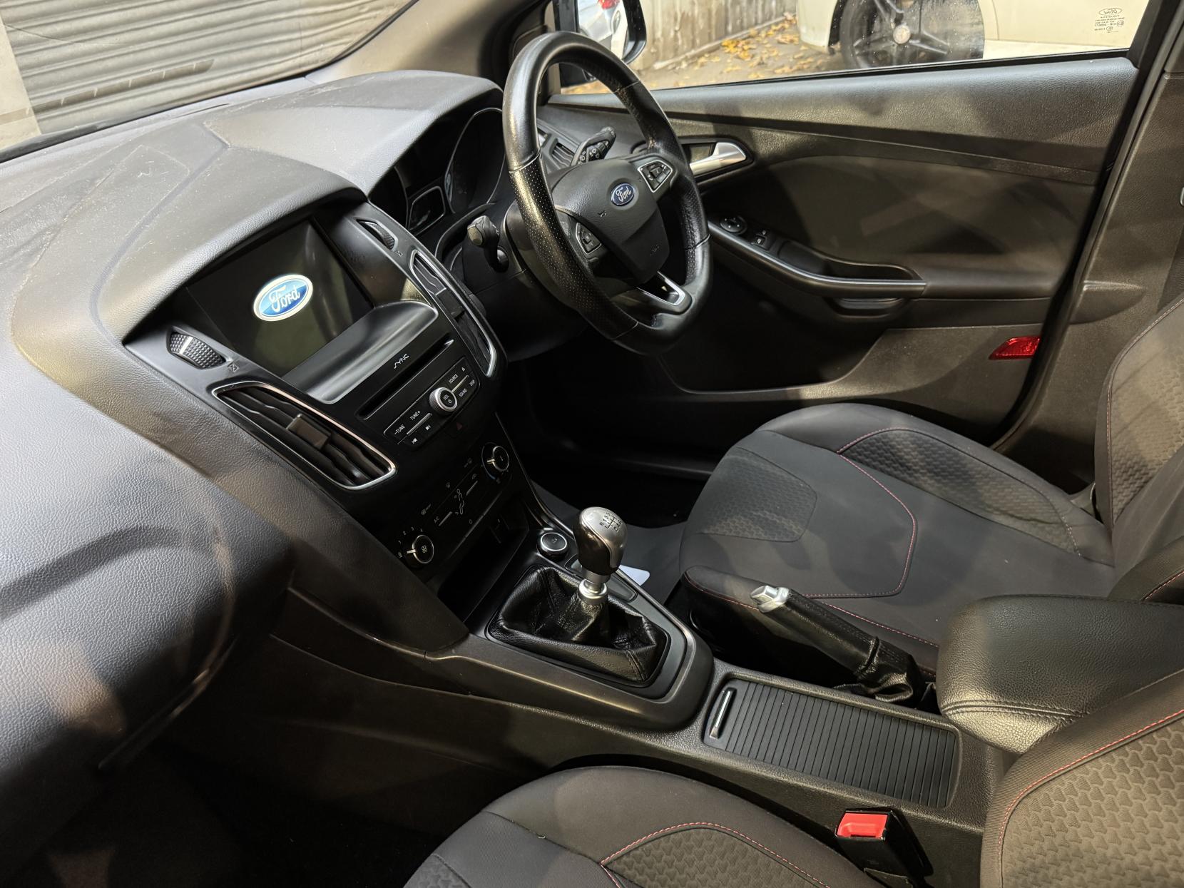Ford Focus 1.0T EcoBoost ST-Line Hatchback 5dr Petrol Manual Euro 6 (s/s) (140 ps)
