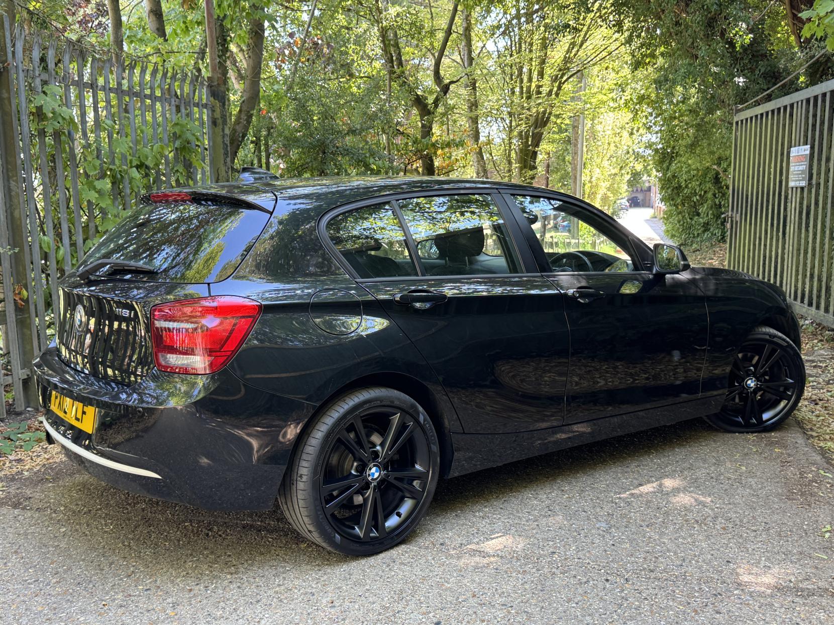 BMW 1 Series 1.6 118i Urban Hatchback 5dr Petrol Manual Euro 5 (s/s) (170 ps)